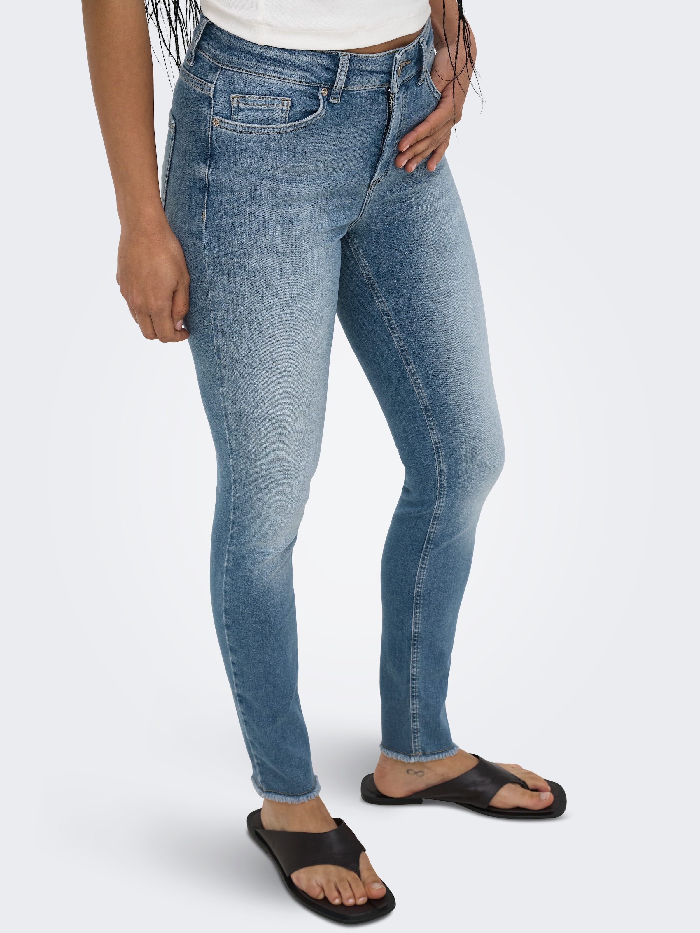 Image of ONLY Skinny-fit-Jeans "ONLBLUSH MID SK ANK RW DNM REA363" Baumwollmischung, skinny fit
