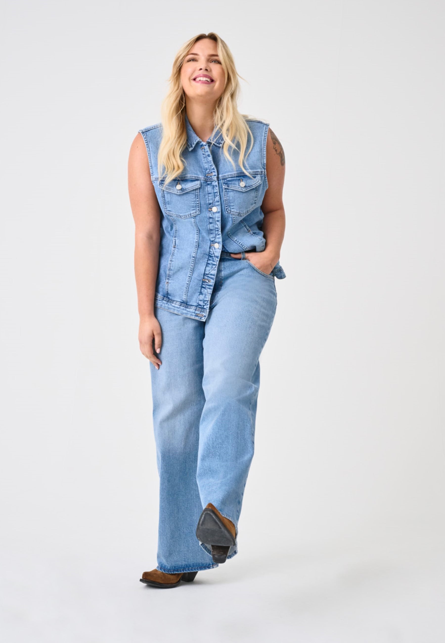 ONLY CARMAKOMA High-waist-Jeans »CARJUICY HW WIDE LEG REA365«
