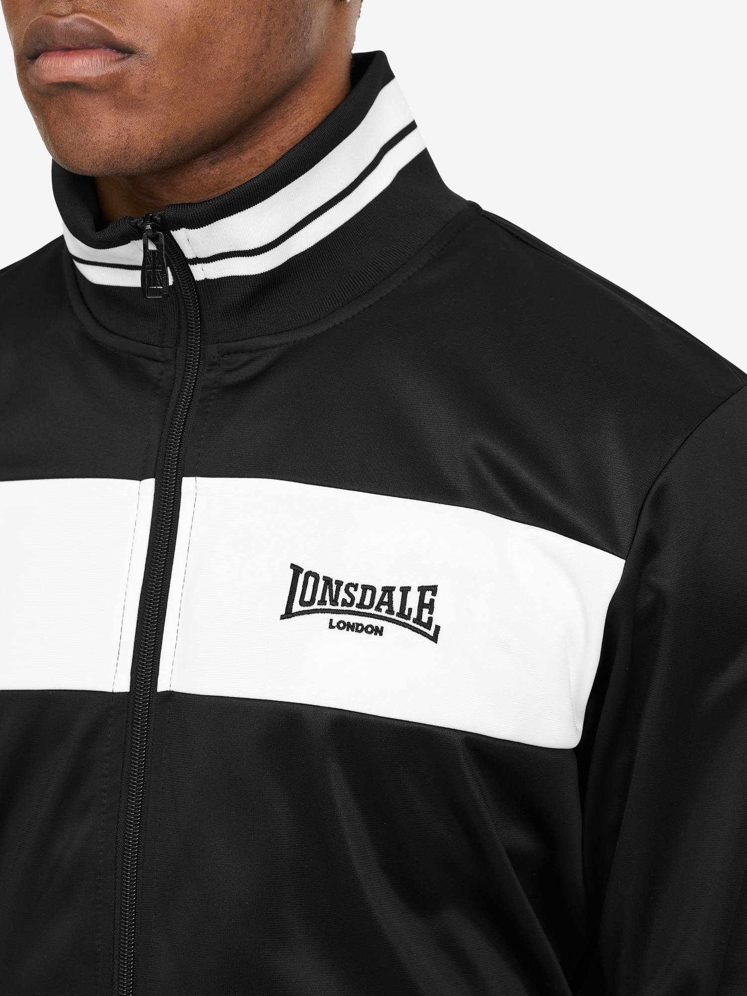 Lonsdale Veste d'entraînement »TRAININGSJACKE NORMALE PASSFORM MEOLS« 1 cuis tlg. sportlicher Stil