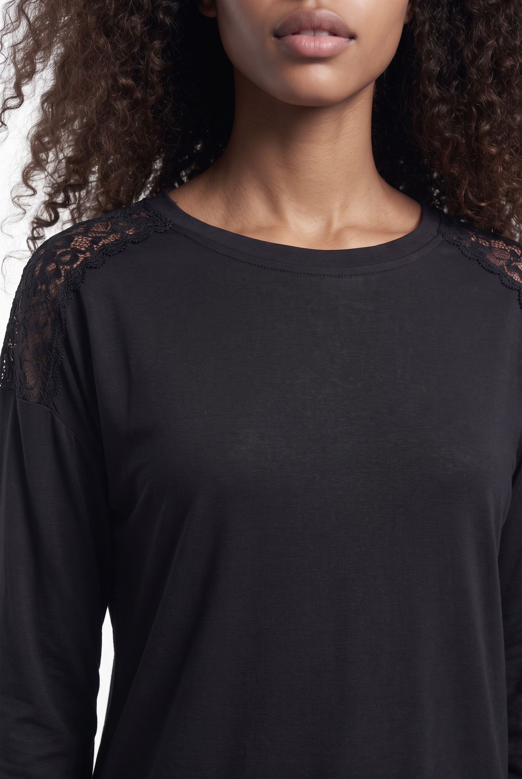 ONLY T-shirt »ONLLUNI L/S TOP WITH LACE DETAILS CS JRS« mélange viscose, coupe régulière