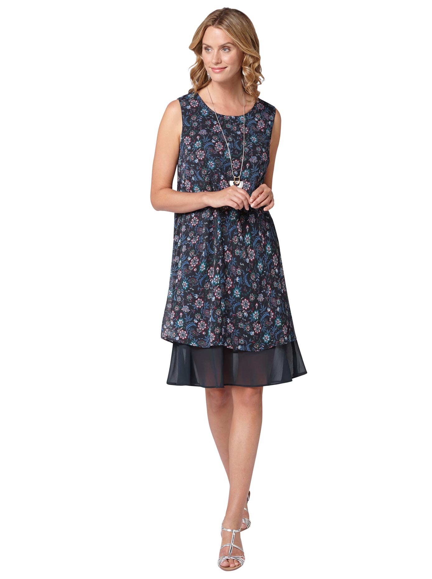 Kleid im modischen Lagen-Look