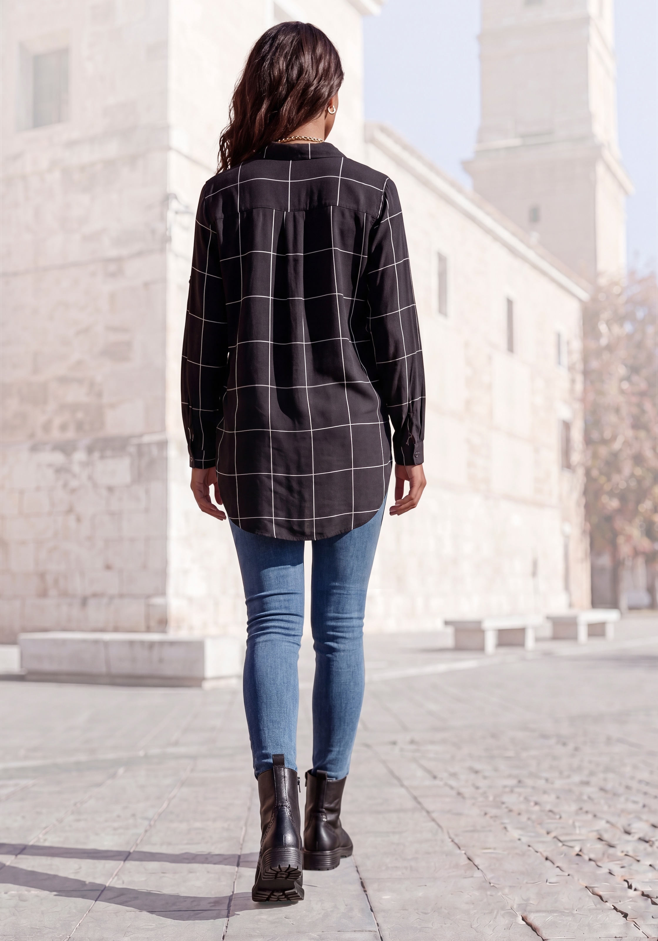 LASCANA Blouse chemise »mit Karomuster aus leichter Webware, Longbluse« avec motif à carreaux et col chemisier, chemise à carreaux style business