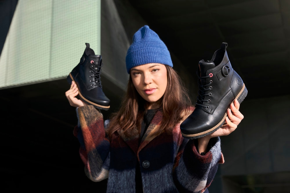 Rieker Schnürstiefelette  Schnürboots, Stiefelette, Blockabsatz mit dekorativer Zierschnalle