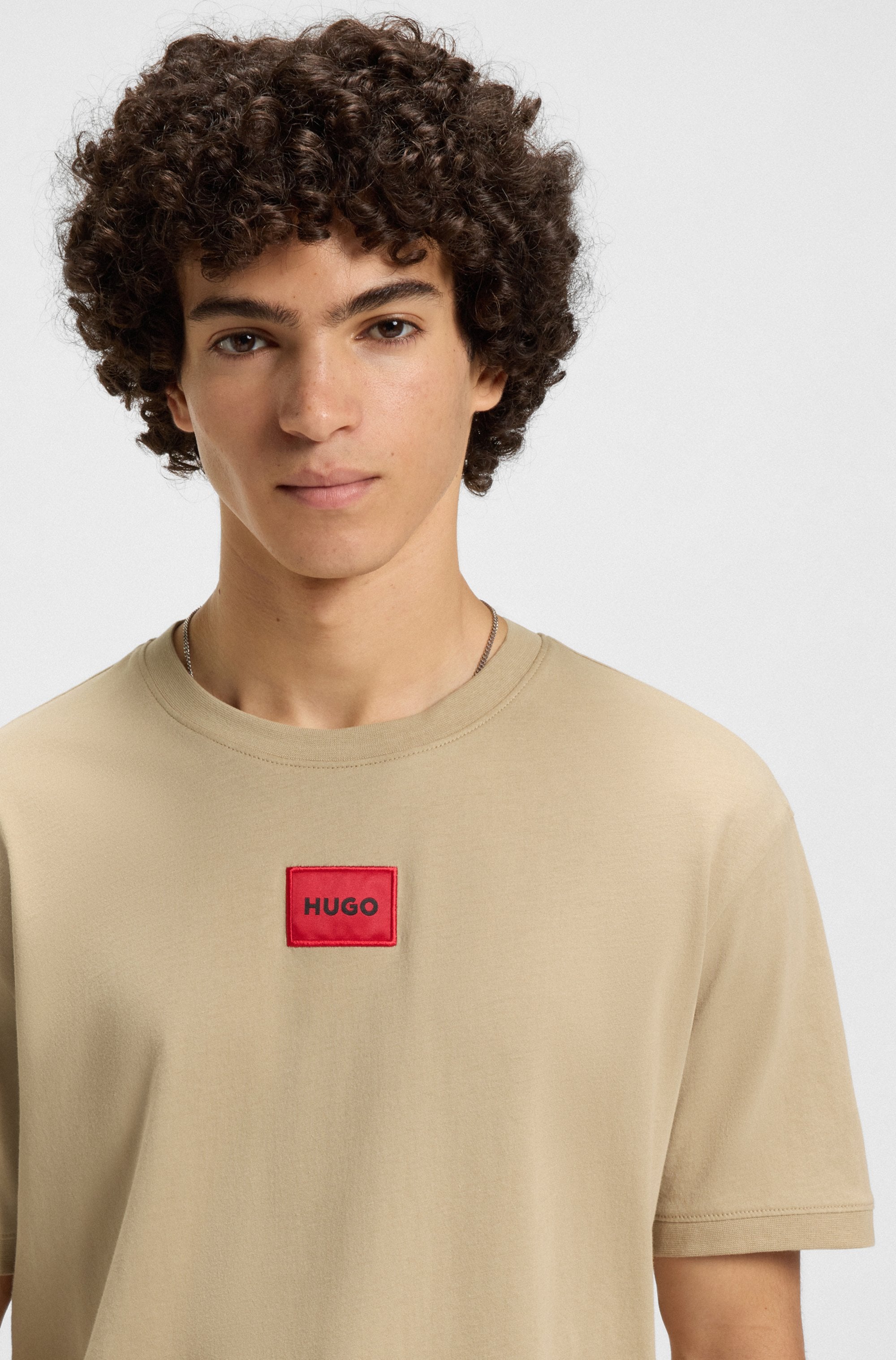 HUGO T-shirt »Diragolino« Rundhalsausschnitt, Regular Fit, Logo-Label