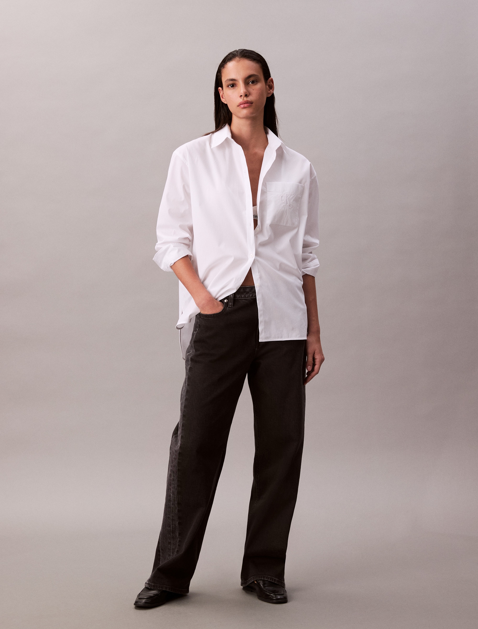 Calvin Klein Jeans Blouse chemise coupe décontractée, broderie sur la poche poitrine