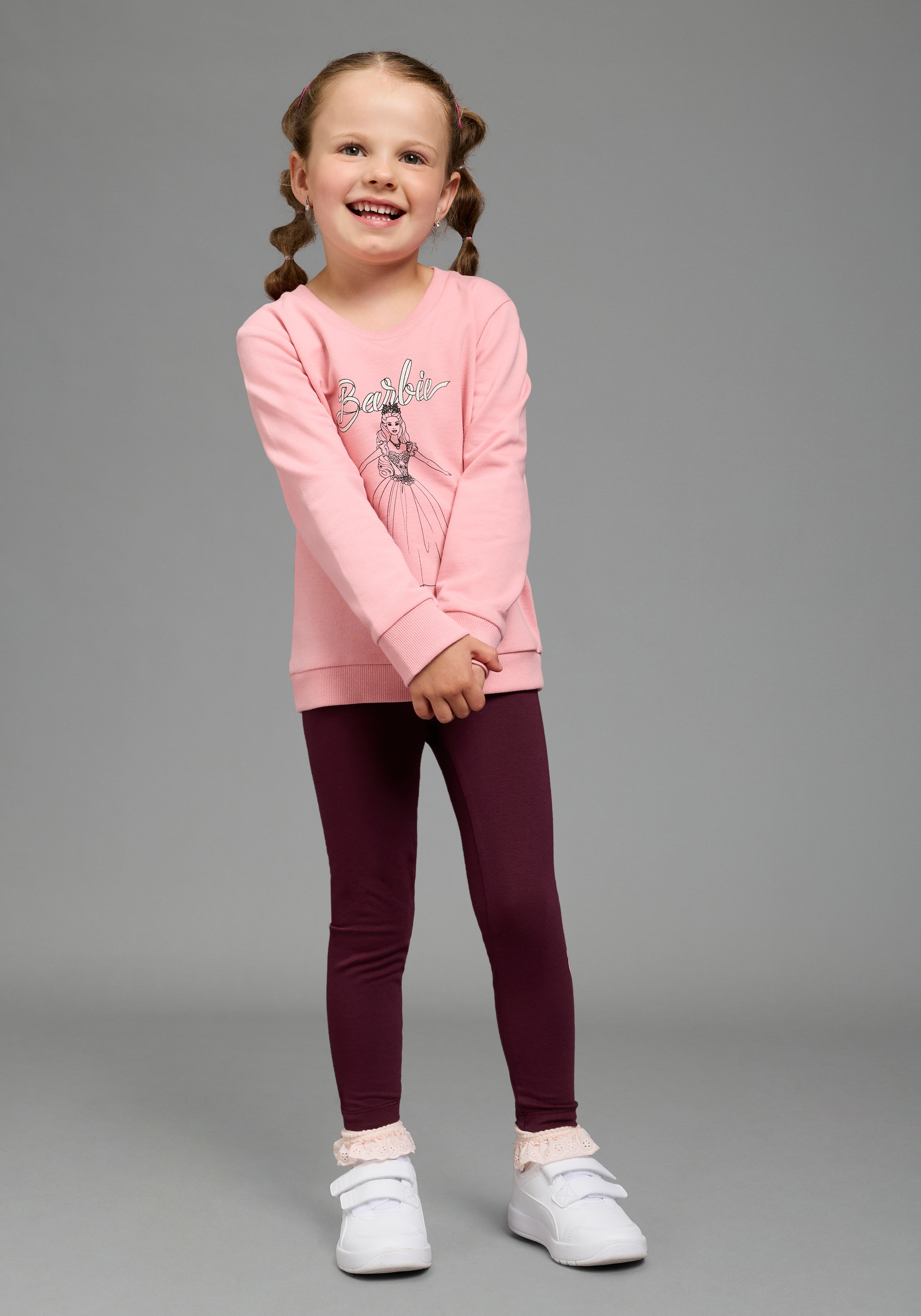 KIDSWORLD Sweatshirt »BARBIE Glitzerdruck Sweatshirt, Mattel«, BARBIE Nussknacker Sweat mit Glitzerprint, langärmlig, Basic-Passform
