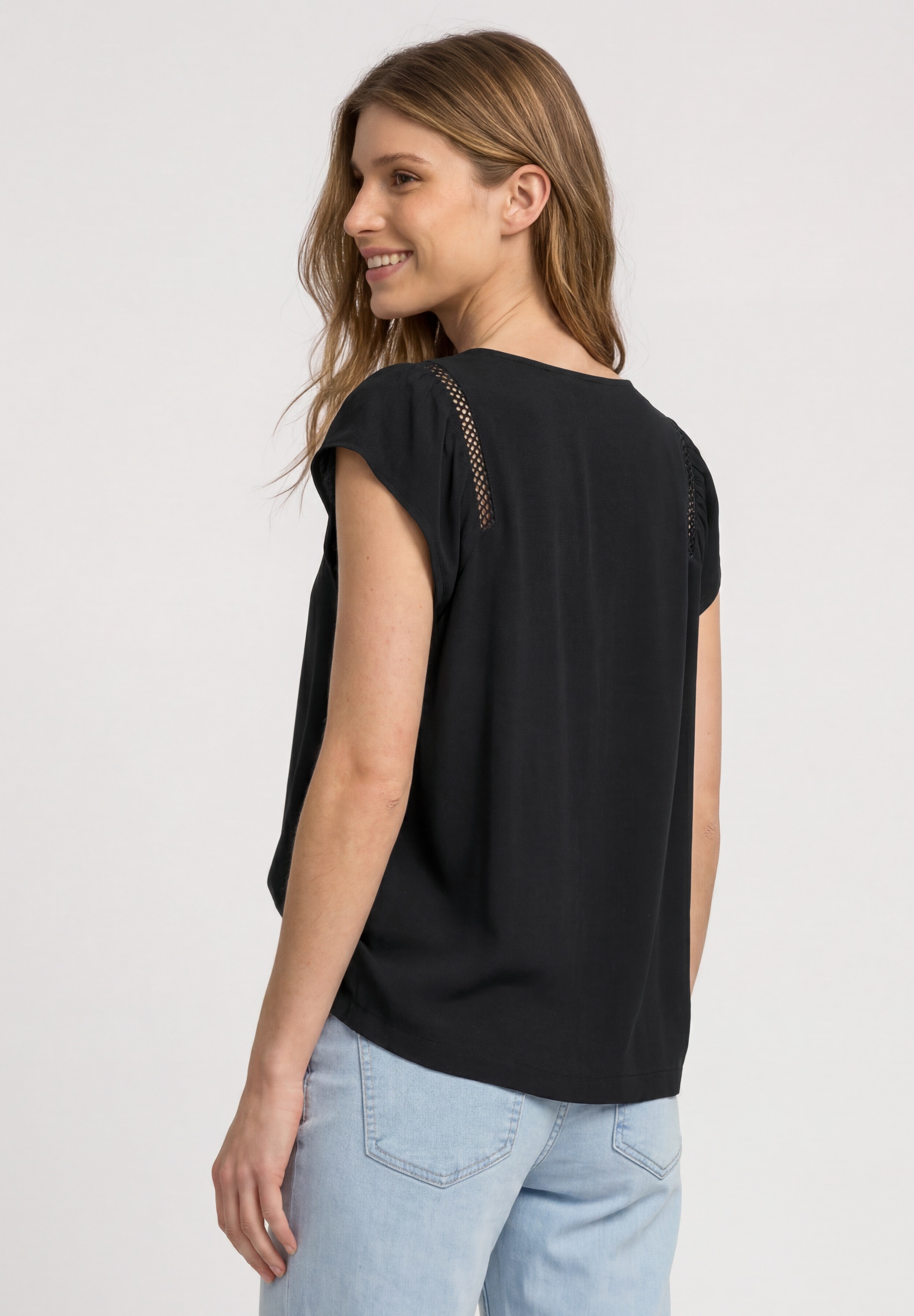 STREET ONE Kurzarmbluse Sommershirt mit Häkel/Tape-Details und V-Neck