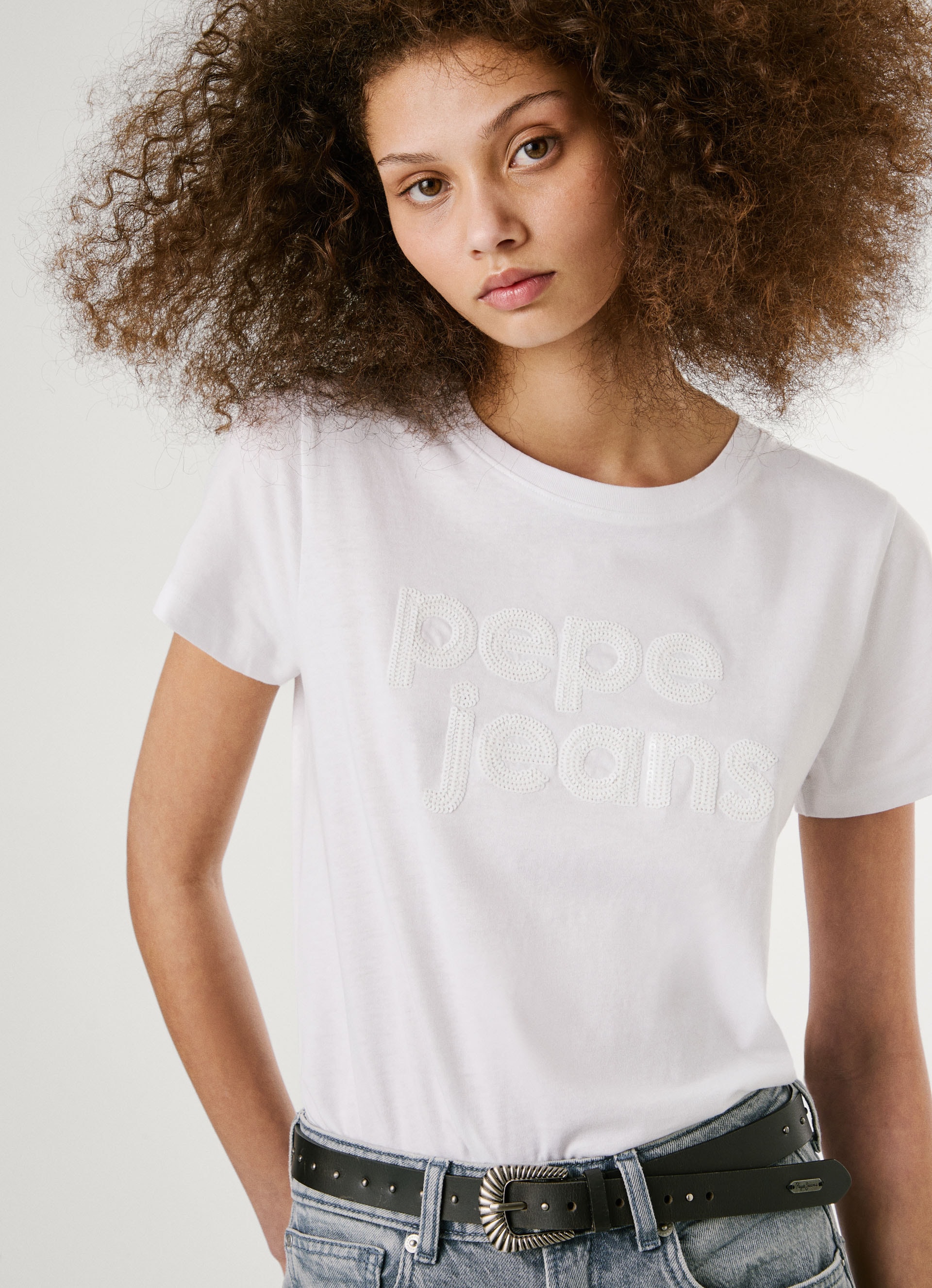 Pepe Jeans T-Shirt »ARIA« mit Ton-in-Ton Paillettenbesatz