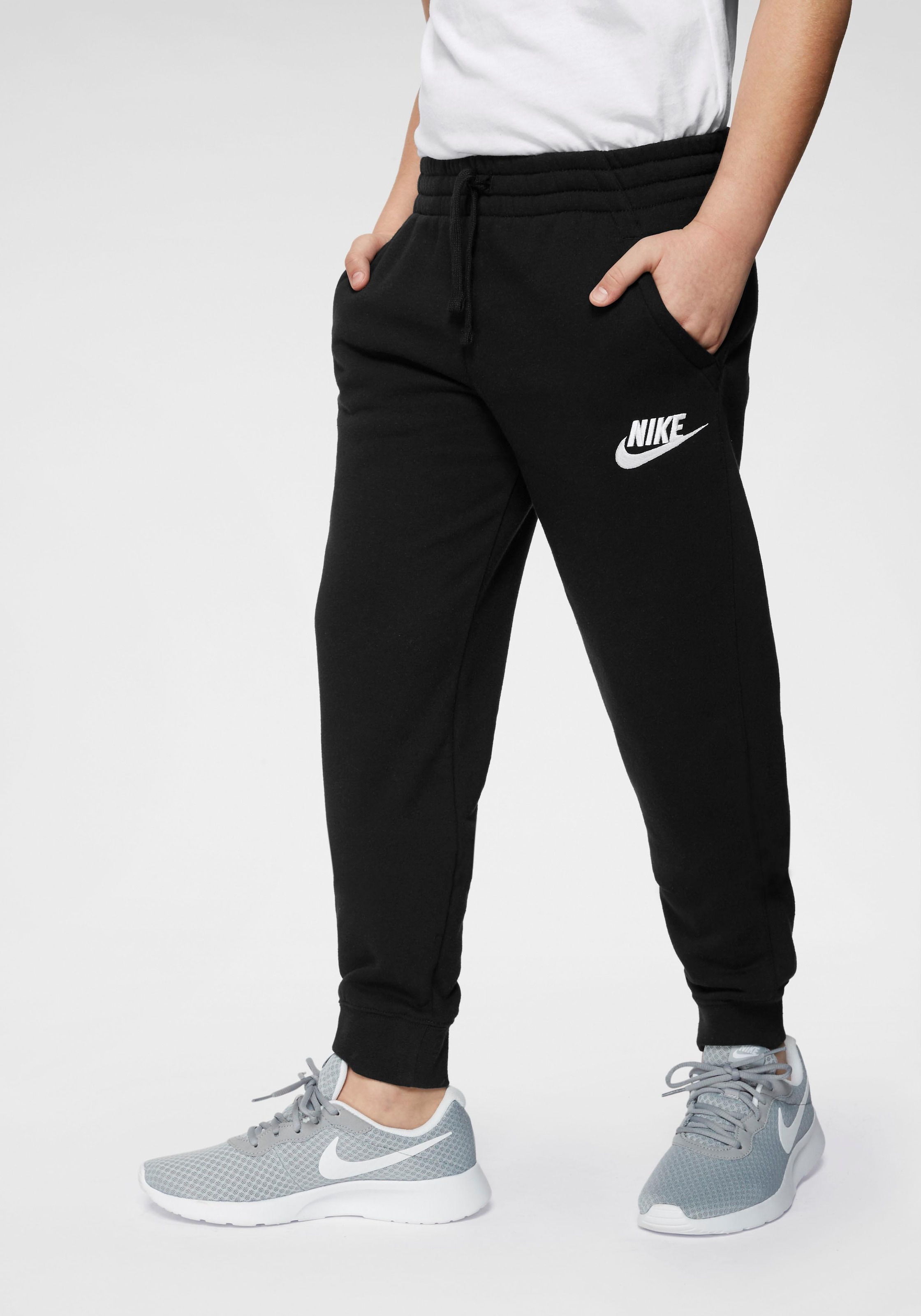Finde Nike Sportswear Jogginghose FLEECE PANT« CLUB auf JOGGER NSW »B