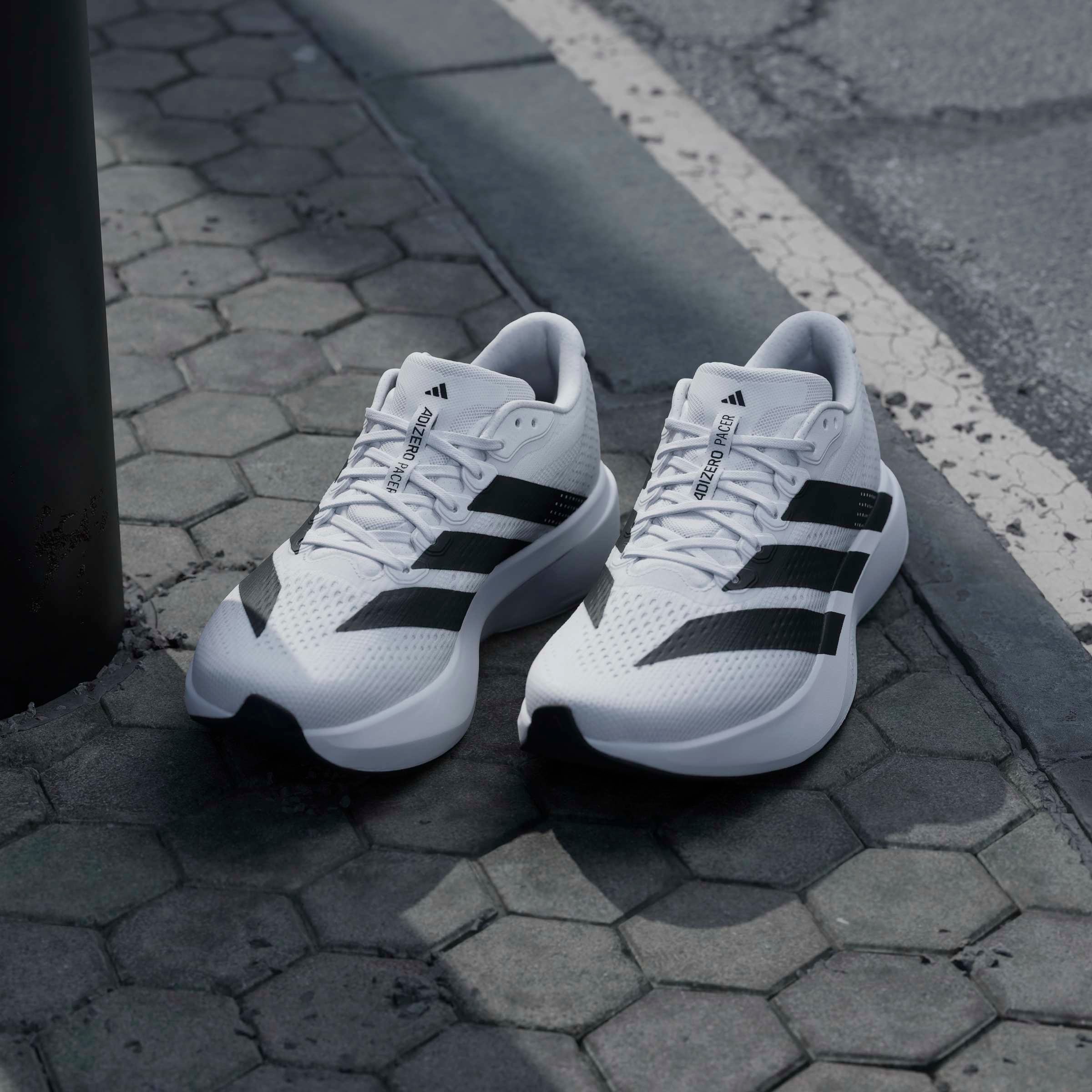 adidas Performance Chaussure de course »ADIZERO PACER«  inspiré par le design de l'adizero Evo SL