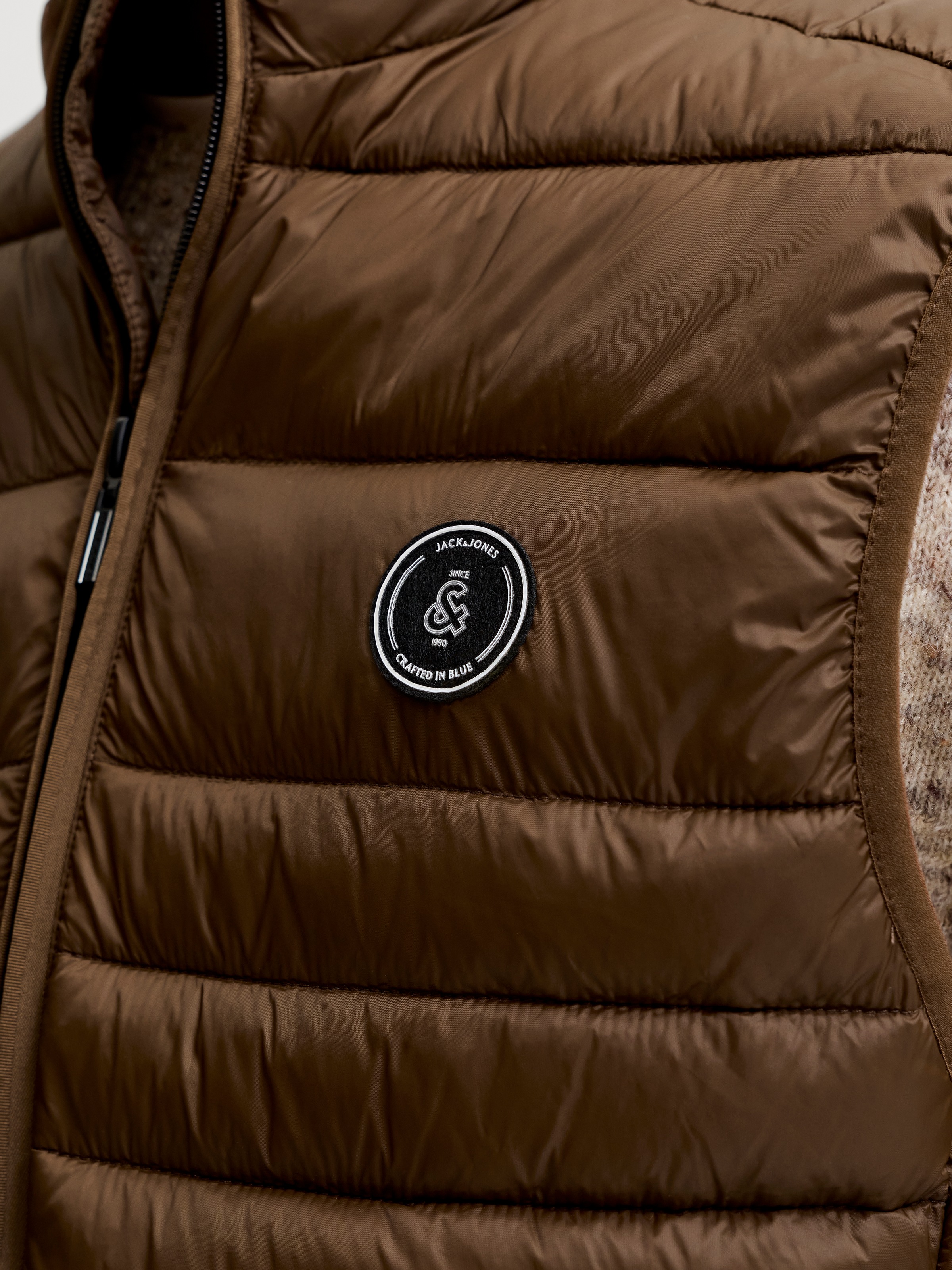 Jack & Jones Gilet matelassé »JJEKINGSLEY LIGHT BODYWARMER COLLAR NOOS« fibre synthétique, coupe régulière