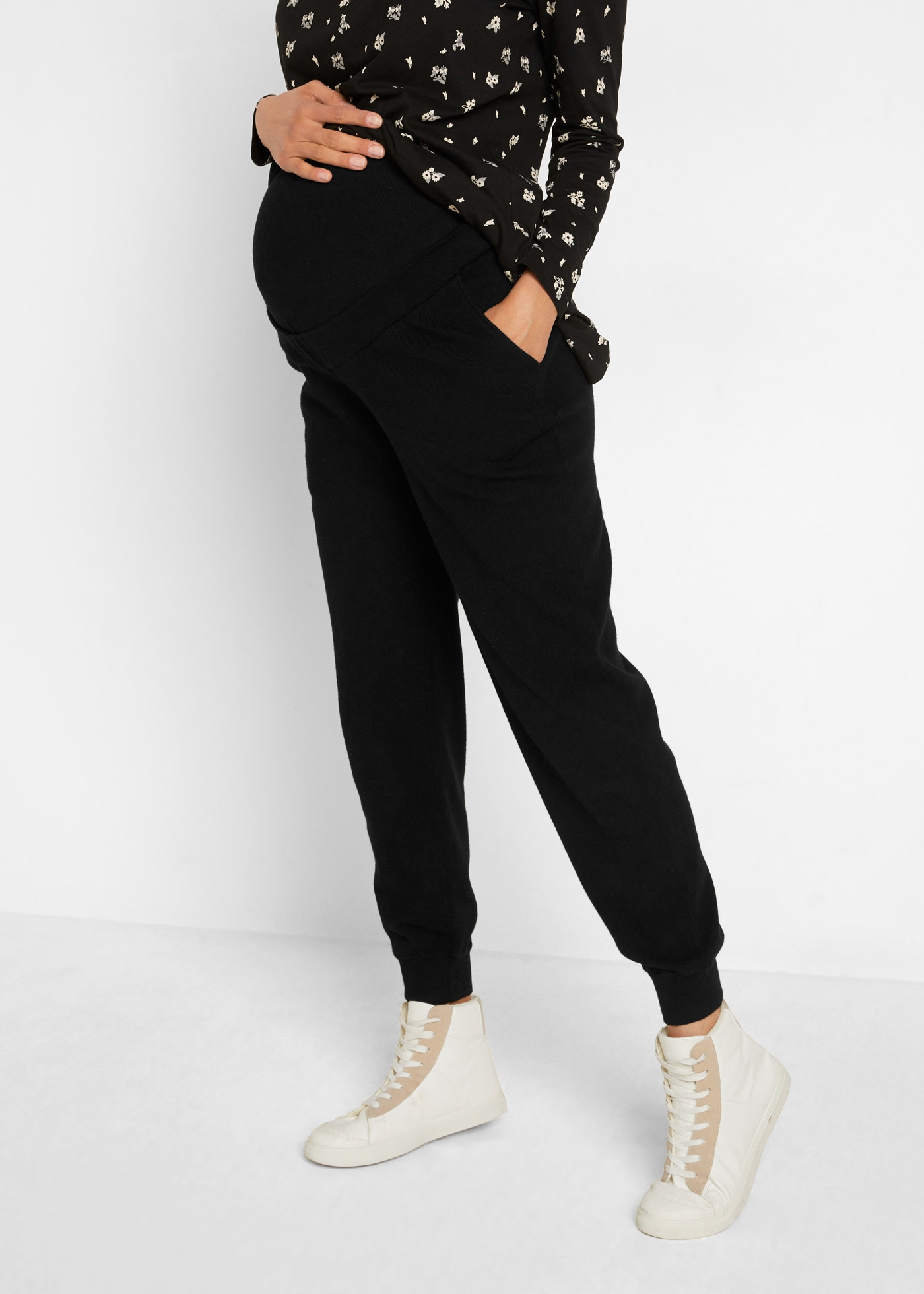 Image of bonprix Umstandshose "Umstandshose aus weichem Strick" aus weichem Strickmaterial, mit elastischen Rippbündchen am Saum