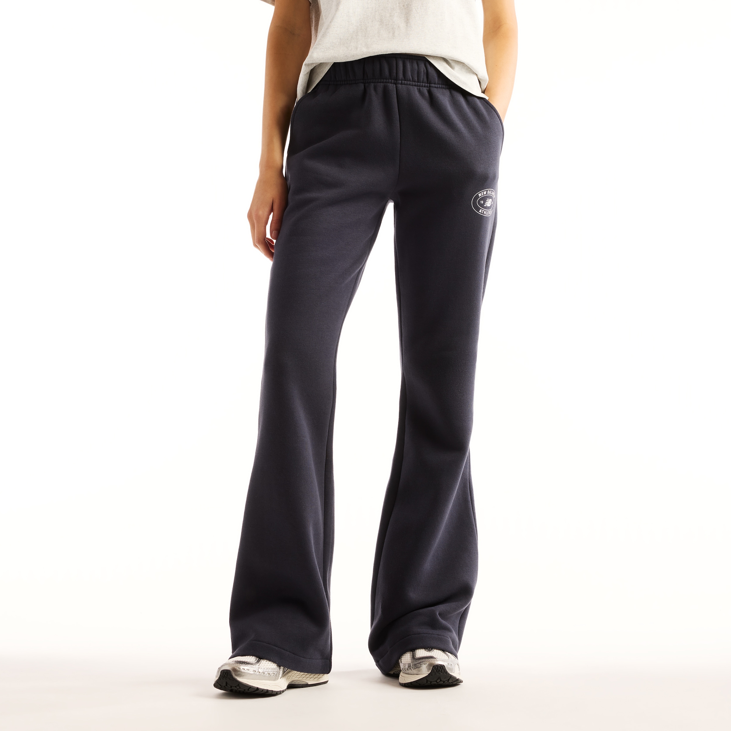 New Balance Pantalon sweat »REIMAGINED FLEECE PANT«  pour adultes, forme pantalon longue, avec lignes claires
