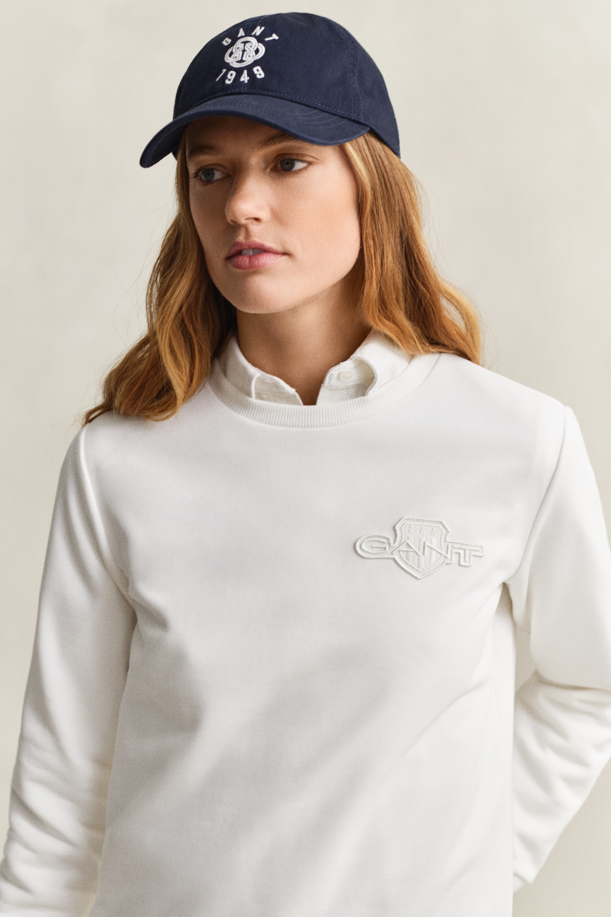 Gant »REG TONAL SHIELD C-NECK SWEAT«, Ton in Ton Stickerei, Rundhals

