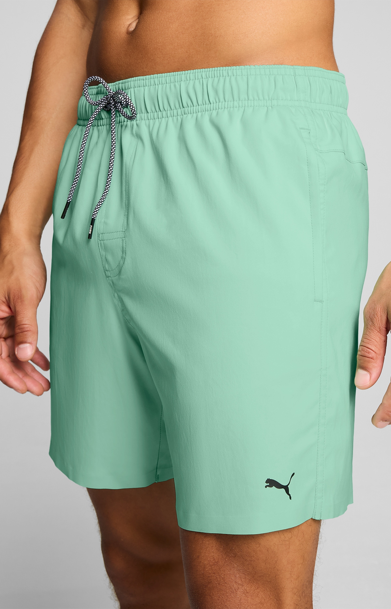 PUMA Short de bain »PUMA SWIM MEN MID SHORTS 1P« fermeture éclair high-tech sur la poche arrière, poches latérales