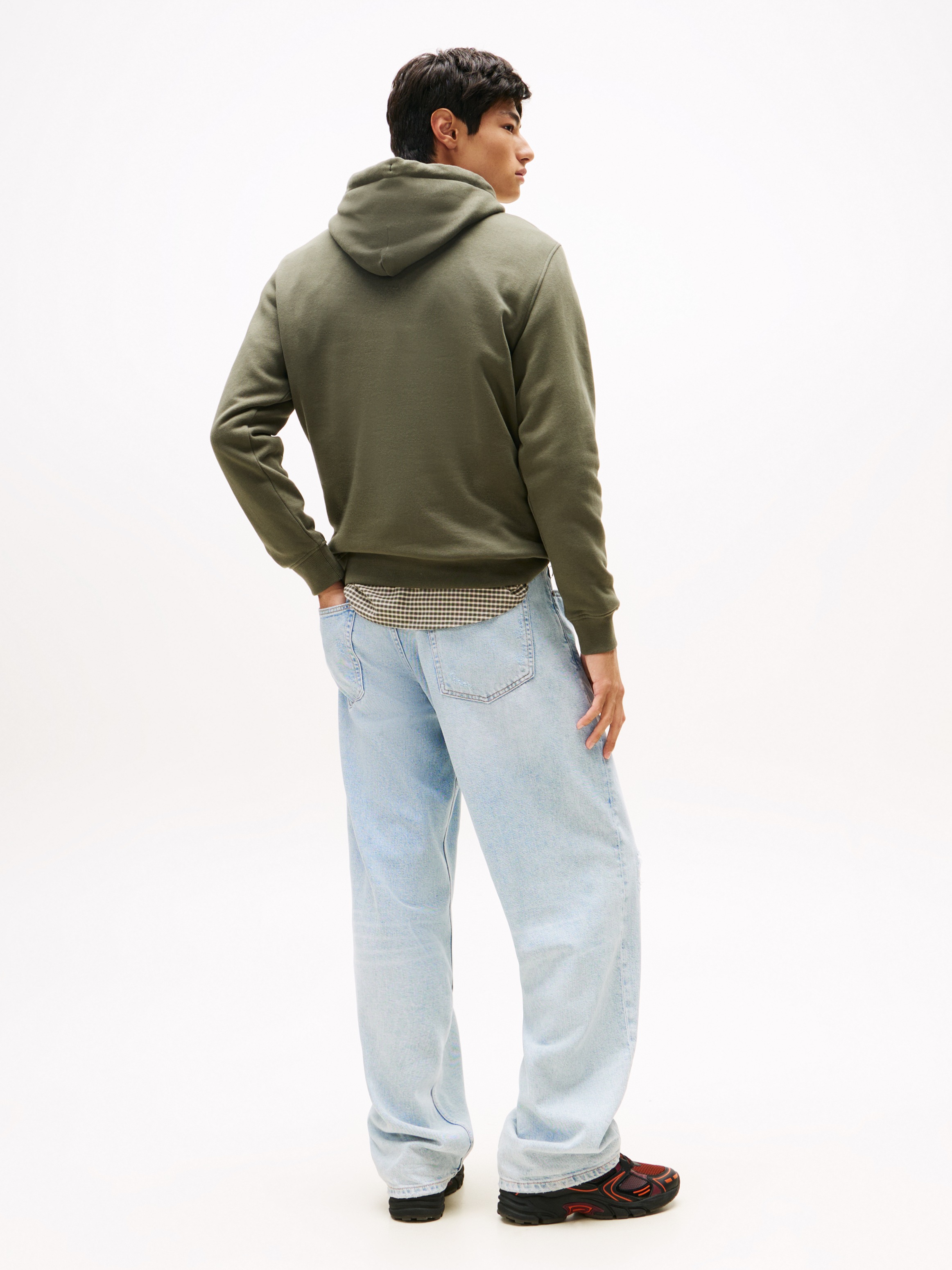 Tommy Jeans Sweatshirt »TJM REG ESSENTIAL FLAG HOOD EXT« mit bedruckten Markenlogo auf Brusthöhe