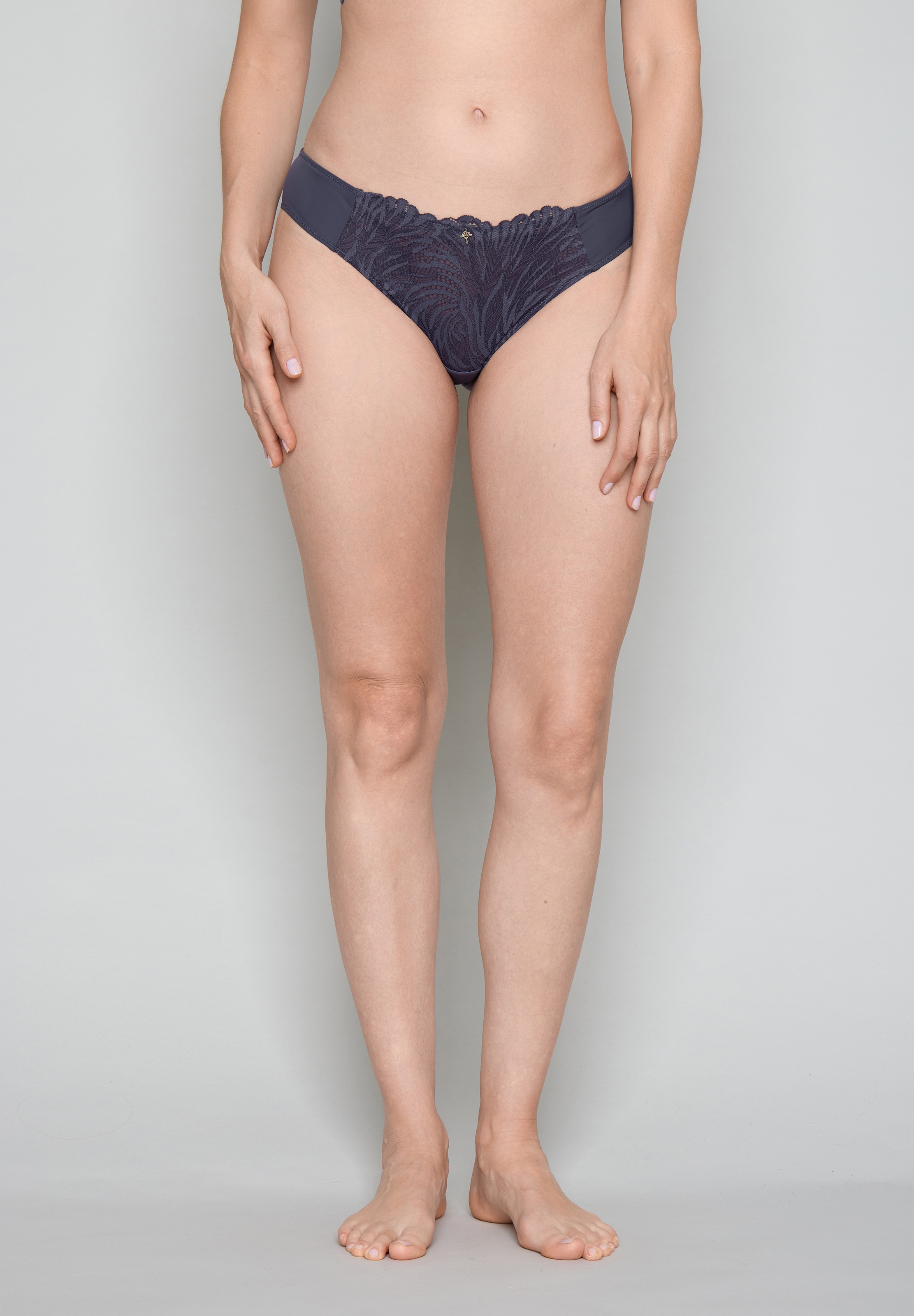 Image of JOOP Slip "Charming" mit Cornflower-Spitze, aus Mikrofaser
