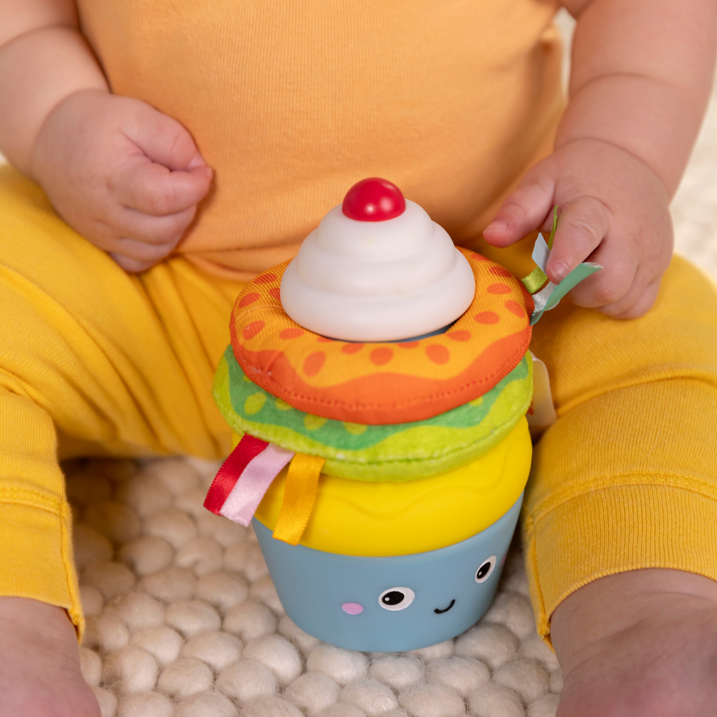 Bright Starts Jouets à empiler »Cupcake Tower Stacking Toy with Teether«