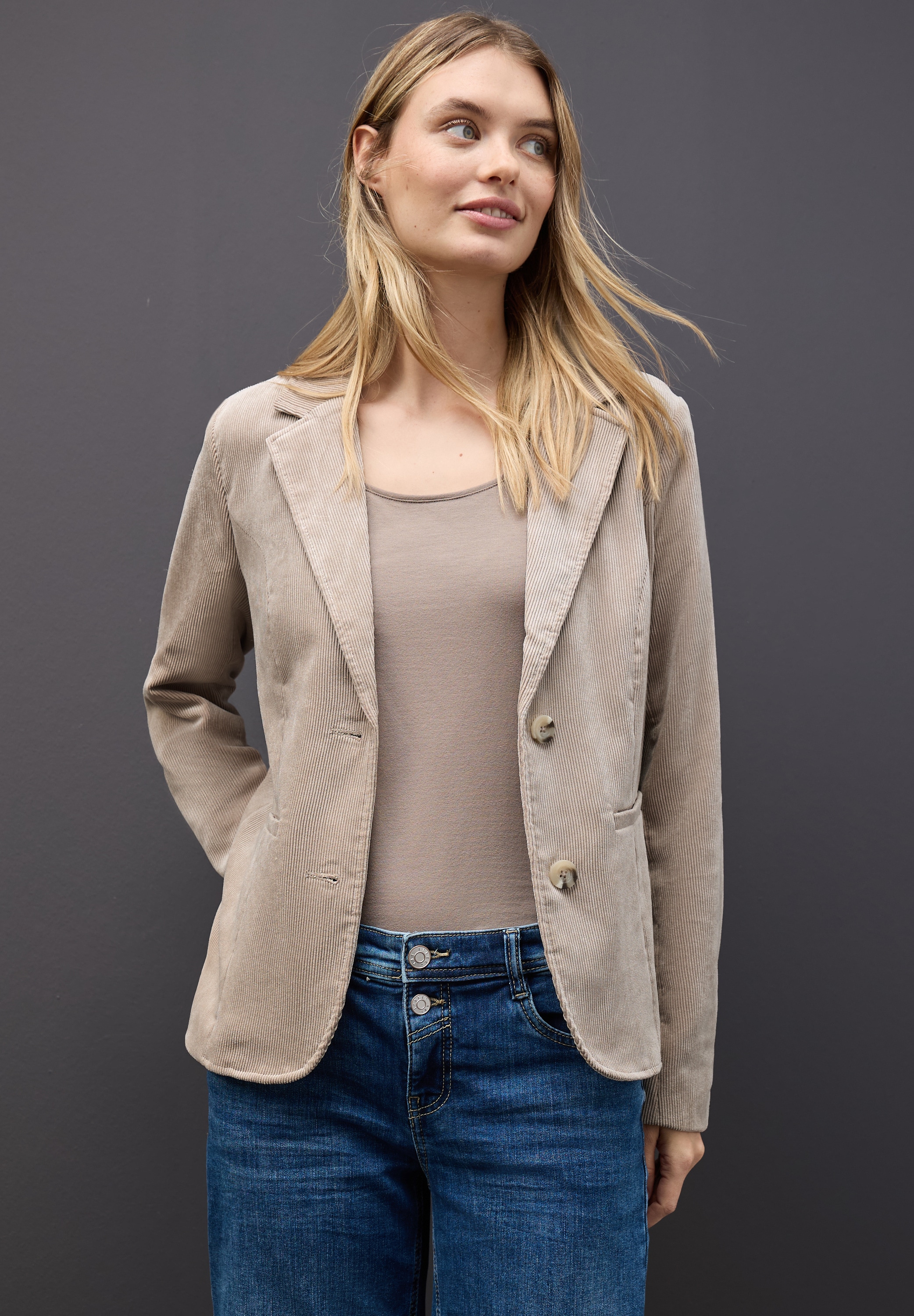 STREET ONE Kurzblazer, mit Reverskragen und aus Cord
