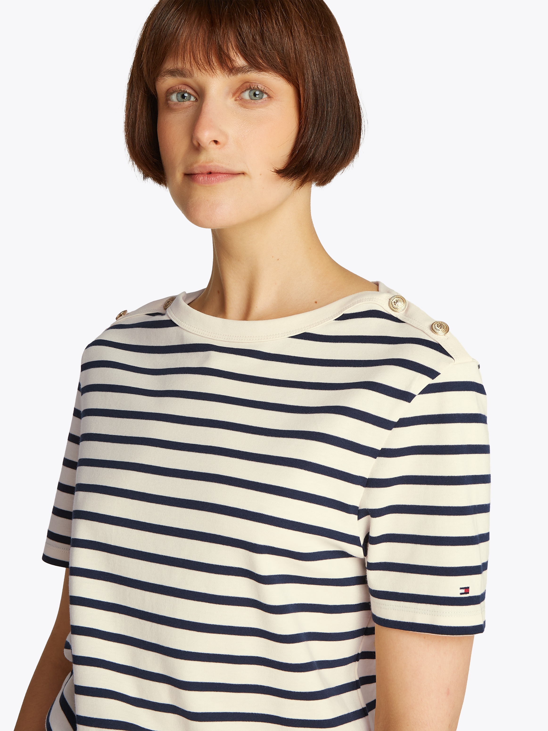Tommy Hilfiger Rundhalsshirt »REG STRIPE GOLD BTN C-NK SS«, mit goldfarbenem Knopf