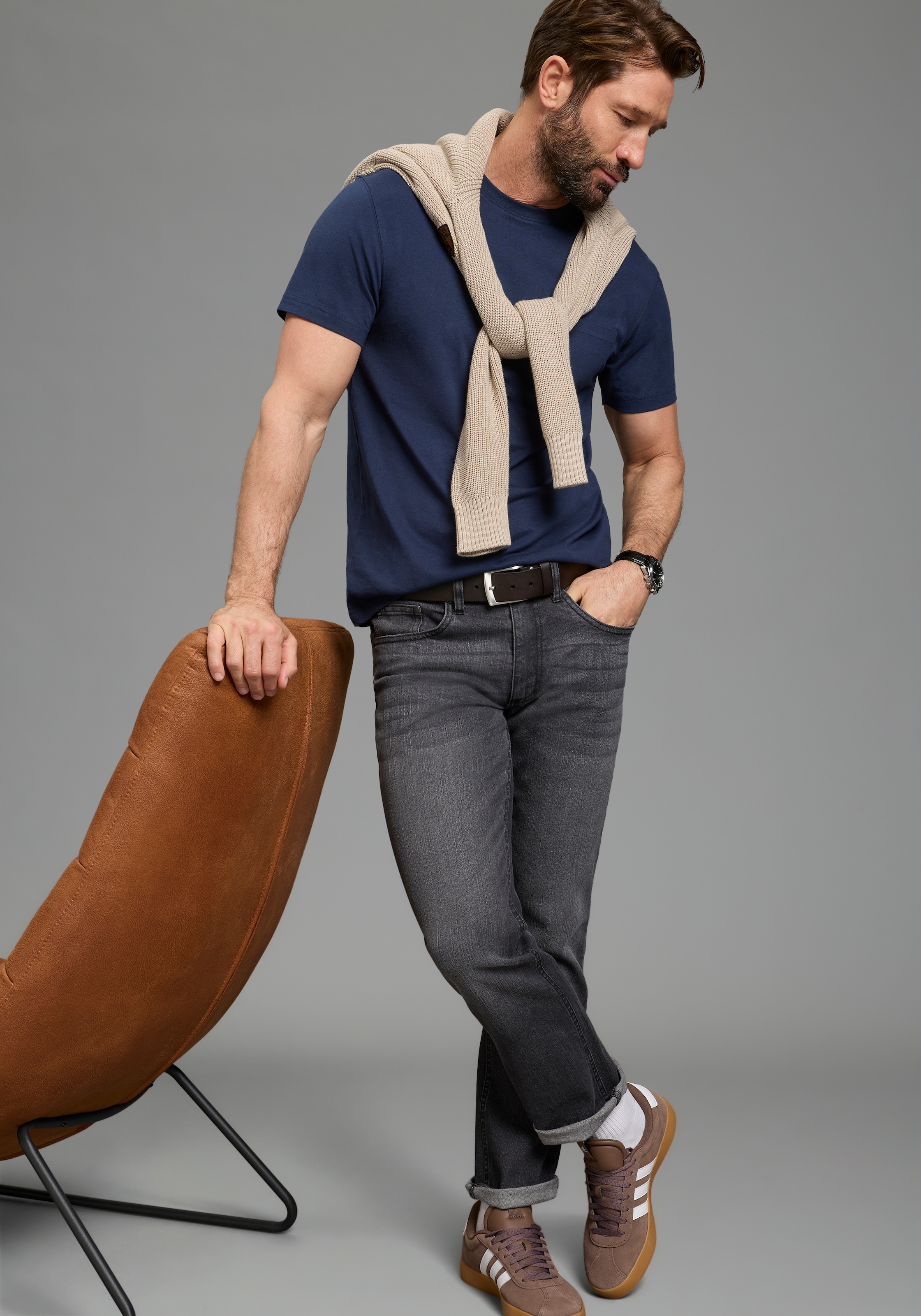 Man's World Shirt à col rond »Neue Kollektion!« coupe régulière, manches courtes, poche poitrine, uni