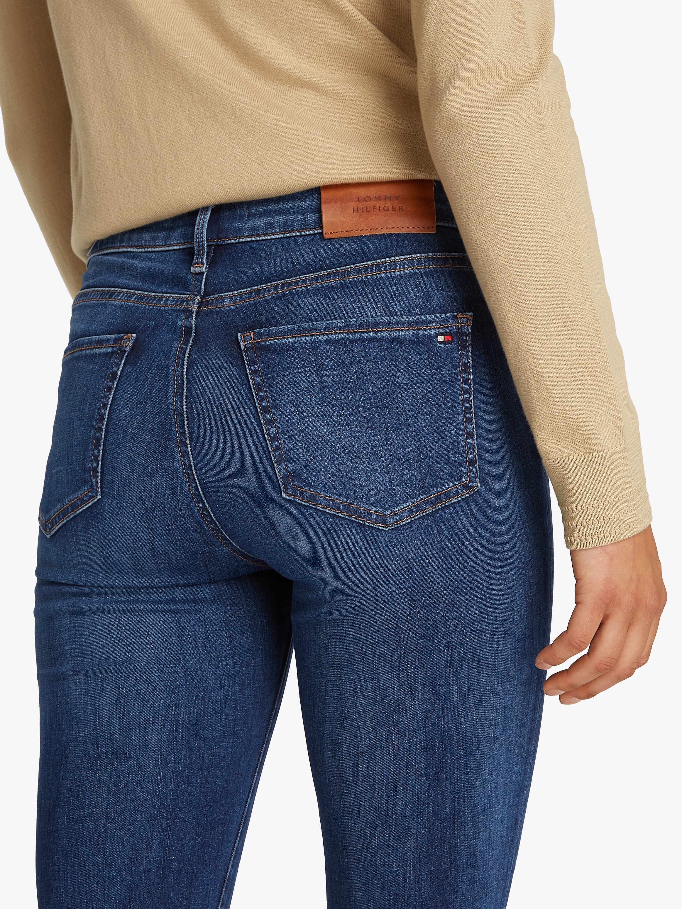 Tommy Hilfiger Skinny-fit-Jeans »COMO Skinny RW ACE mit Logo-Badge und knöchellangem Schnitt«, casual, skinny fit, Denim, normaler Bundabschluss