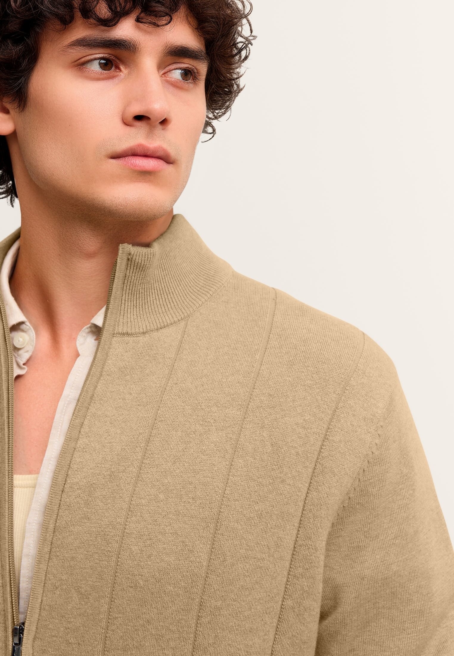 bugatti Strickjacke »Regular Fit« mit Streifen in 3D-Optik