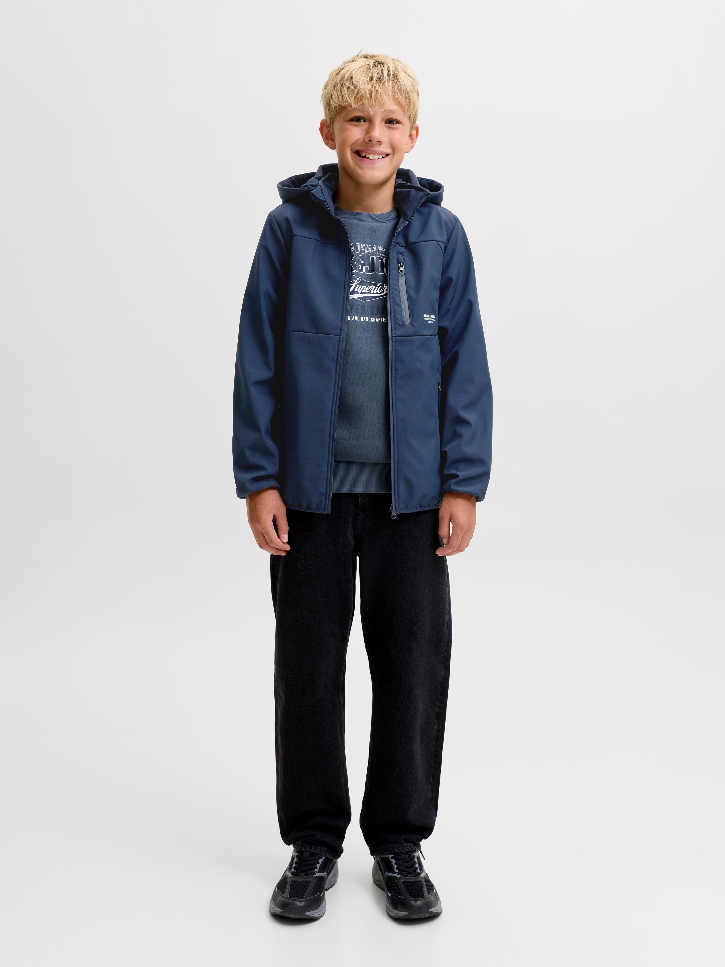 Jack & Jones Junior Veste softshell »JJTHEO wasserabweisend und pflegeleicht für Alltag« avec capuche Polyester, coupe régulière