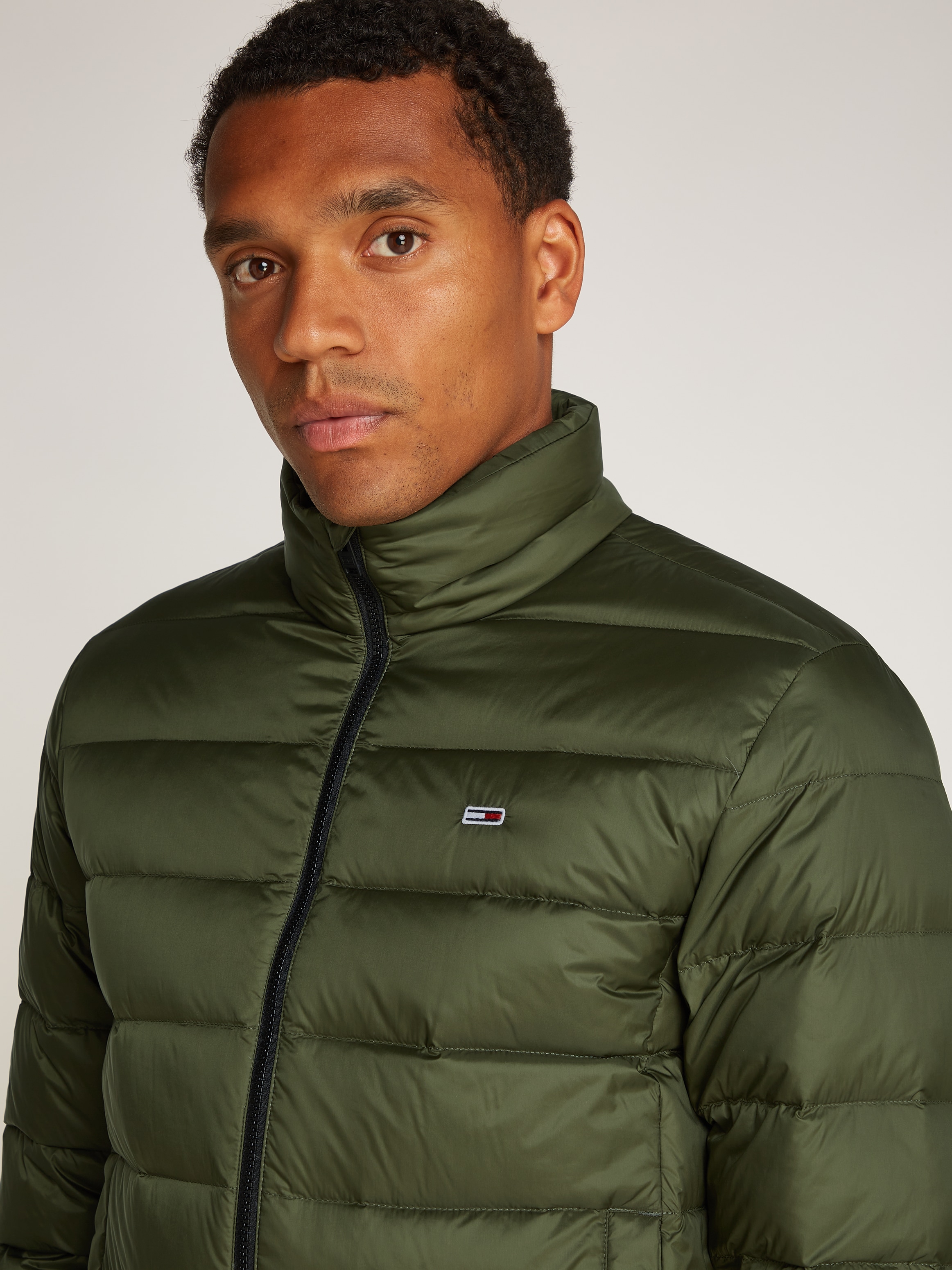 Tommy Jeans Plus Steppjacke »TJM LT DOWN JACKET EXT«, in Grossen Grössen, Logostickerei, Reissverschlusstaschen