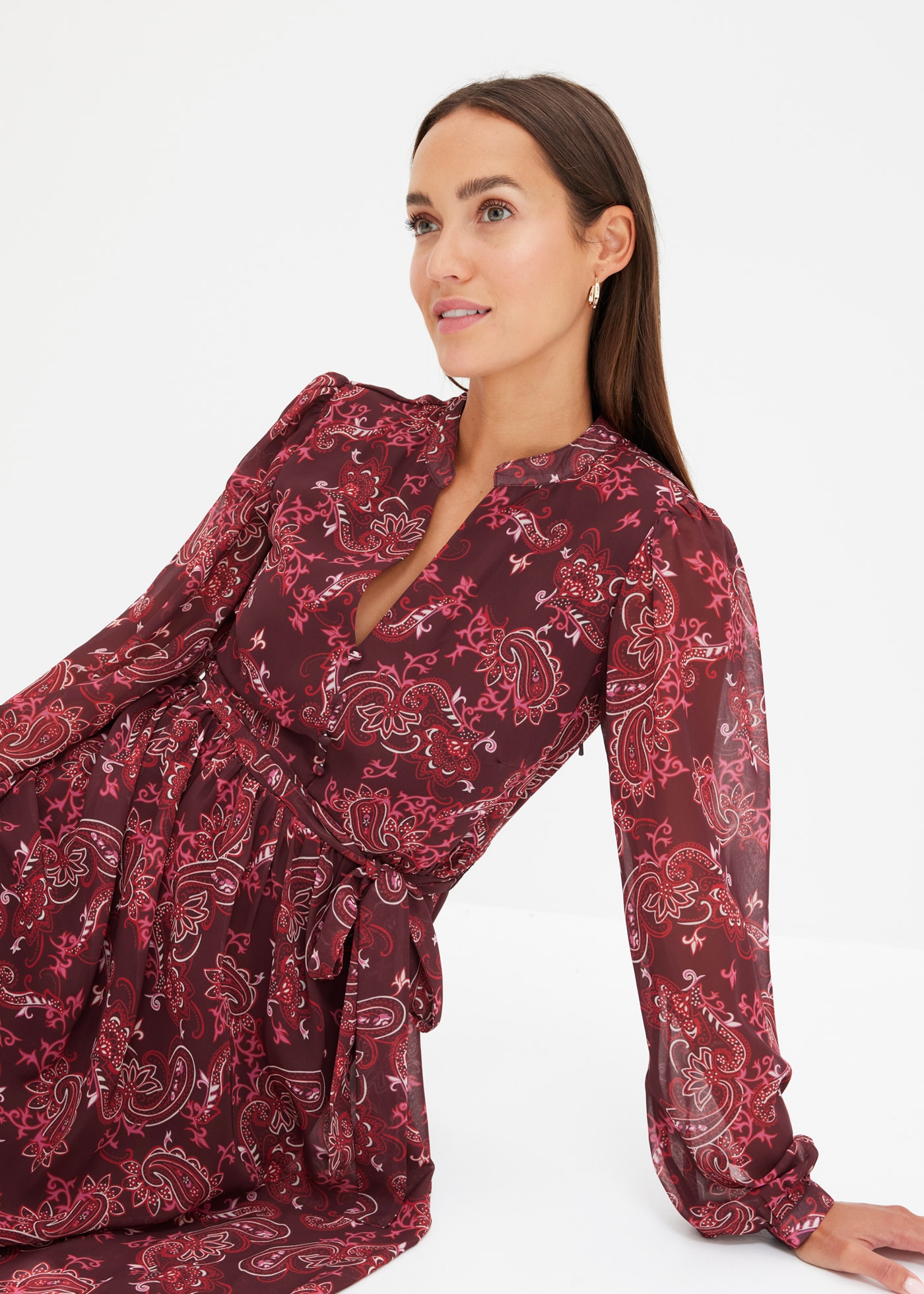 bonprix Robe en mousseline de soie für stilvollen Auftritt, aus Polyester, ausgestellte Passform