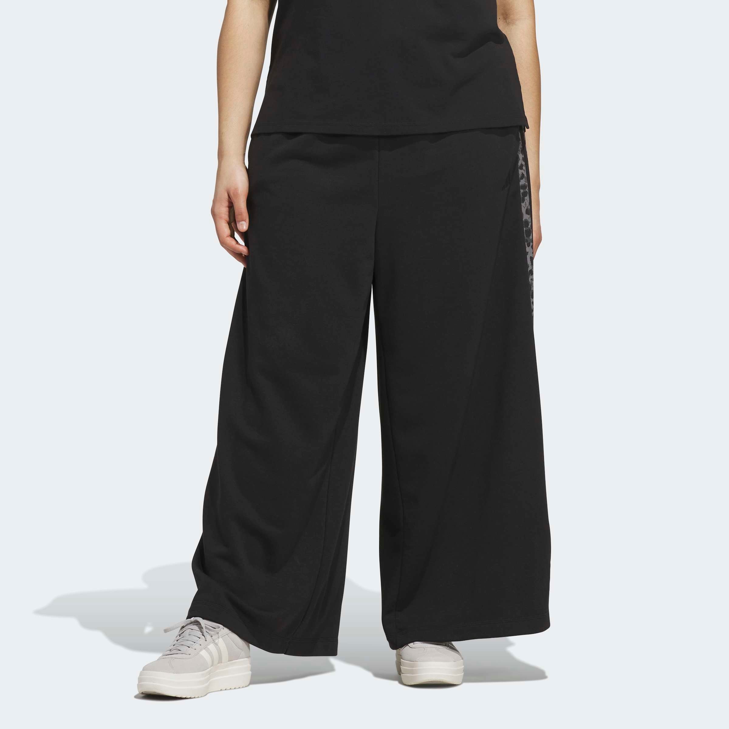 Image of adidas Sportswear Sporthose "SEASONAL ESSENTIALS PLUS SIZE ANIMAL AOP FRENCH TERRY JOGGERS" für Erwachsene, lange Hose, aus Baumwolle, normale Weite