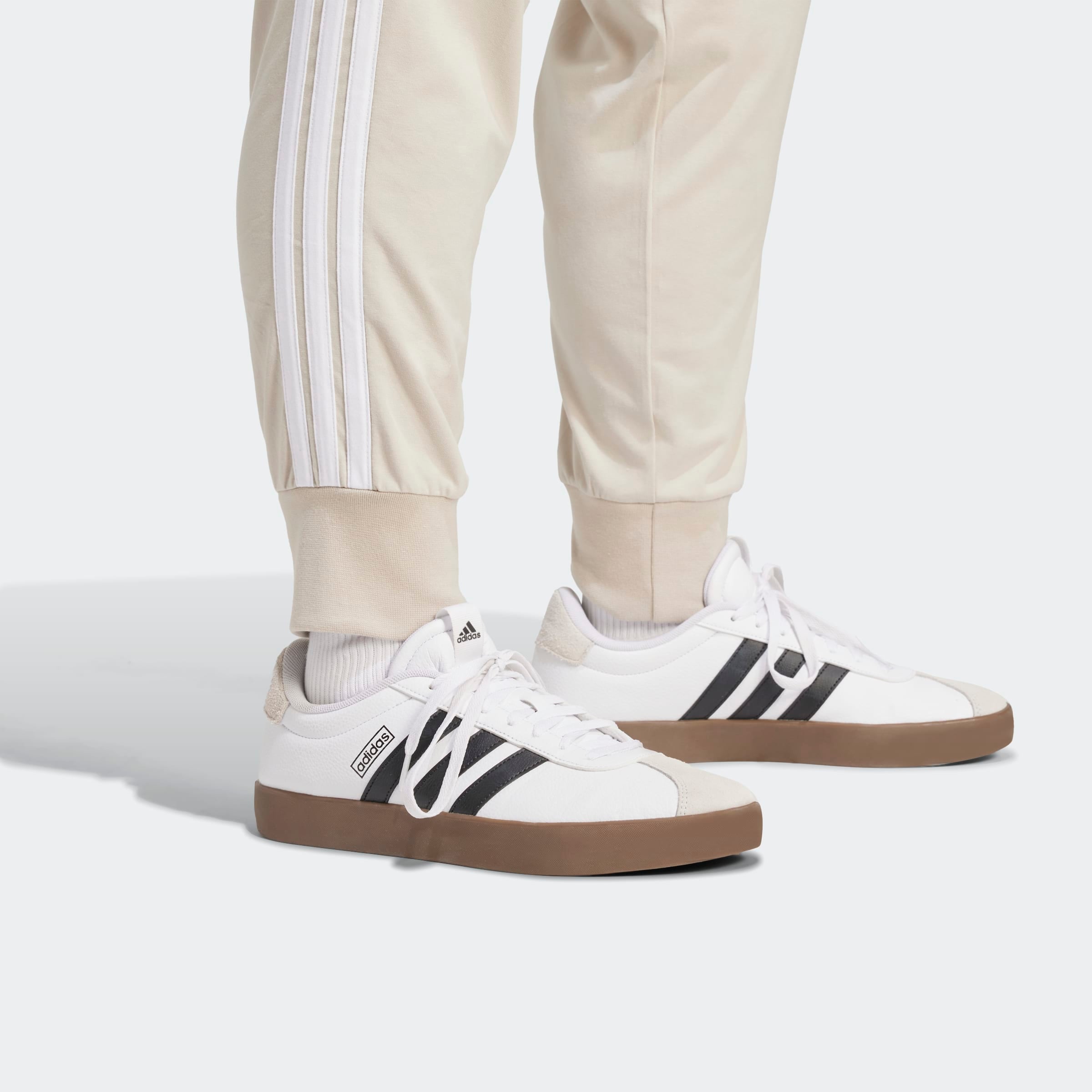 adidas Sportswear Pantalon de sport »ESSENTIALS 3-STREIFEN JOGGER- (GROSSE GRÖSSEN)«