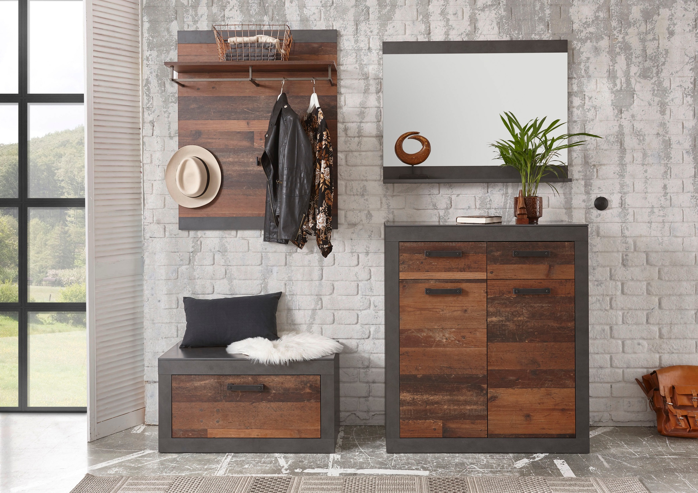 Image of Home affaire Garderoben-Set »BROOKLYN«, (Komplett-Set, 4 St., bestehend aus Kommde, Spiegel, Garderobenbank und -paneel), in dekorativer Rahmenoptik bei Ackermann Versand Schweiz