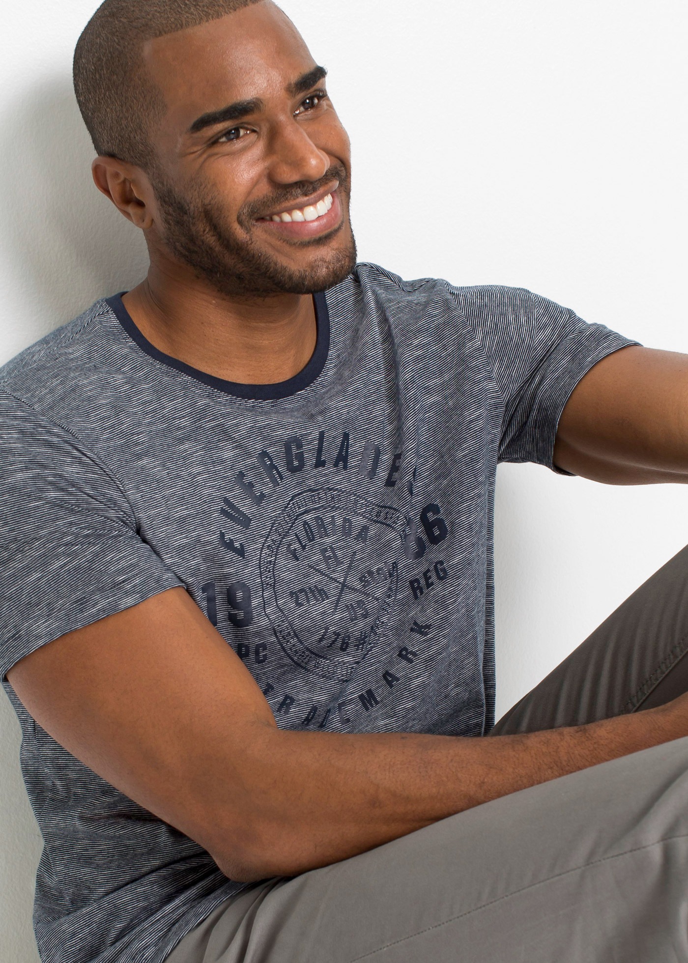 bonprix T-shirt Packung, 2 cuis Regular Fit, Kurzarm-Design, mit modischem Druck