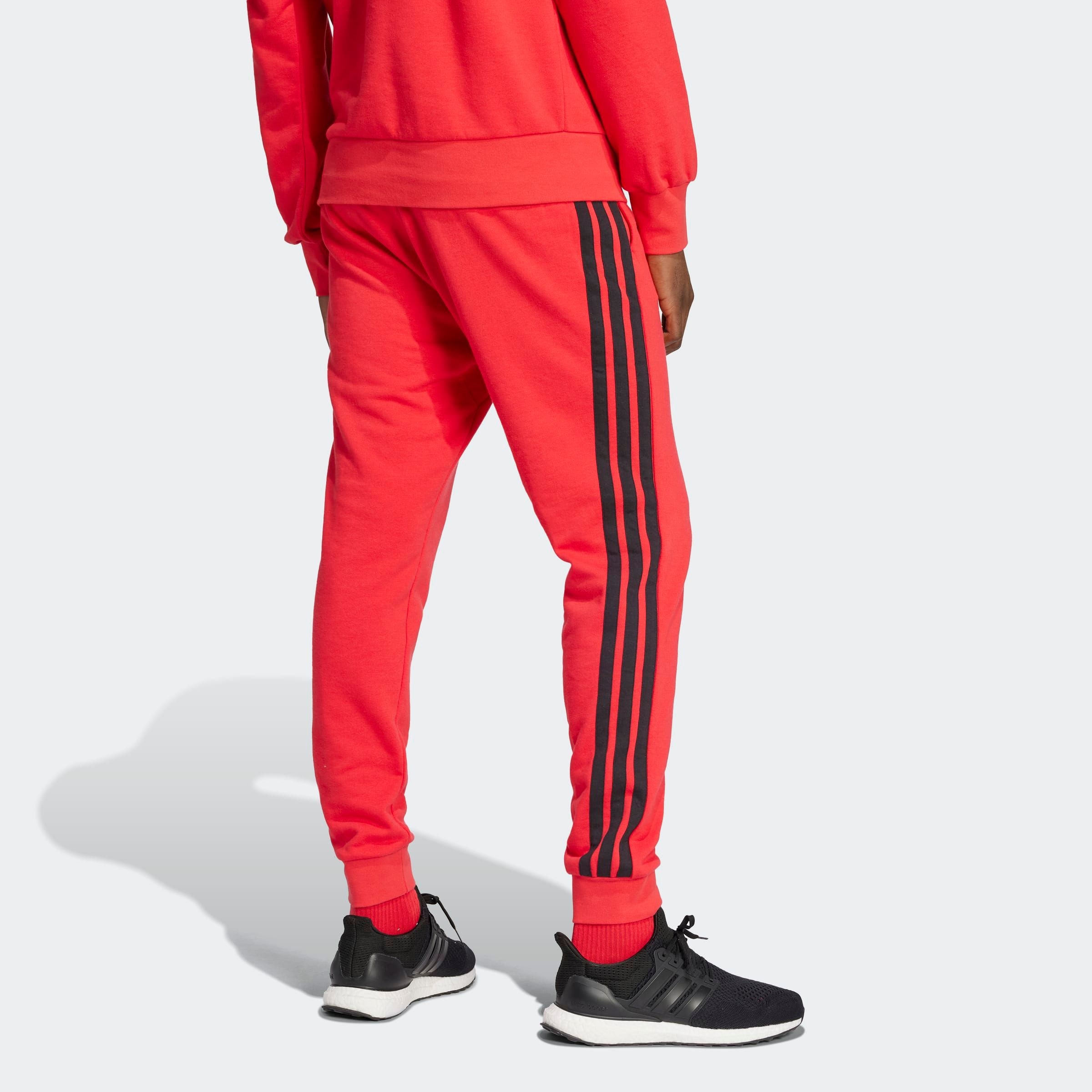 adidas Sportswear Pantalon de sport »ESSENTIALS 3-STREIFEN FRENCH TERRY«  schmal zulaufende Beinform, für sportliche Aktivitäten