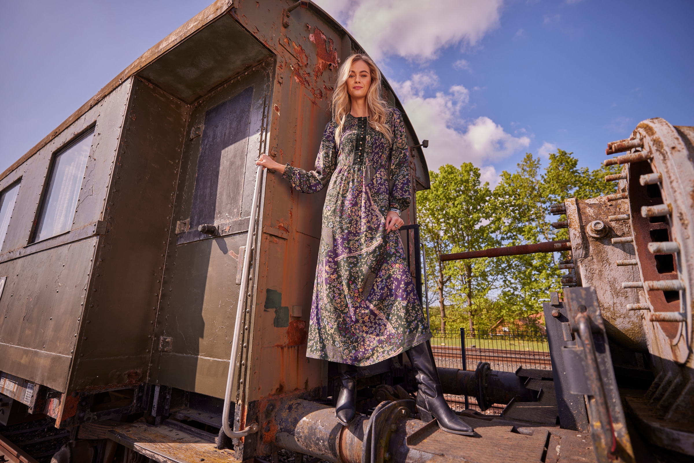 Aniston CASUAL Maxikleid, mit fantasievollem Blumendruck- jedes Teil ein Unikat- NEUE KOLLEKTION