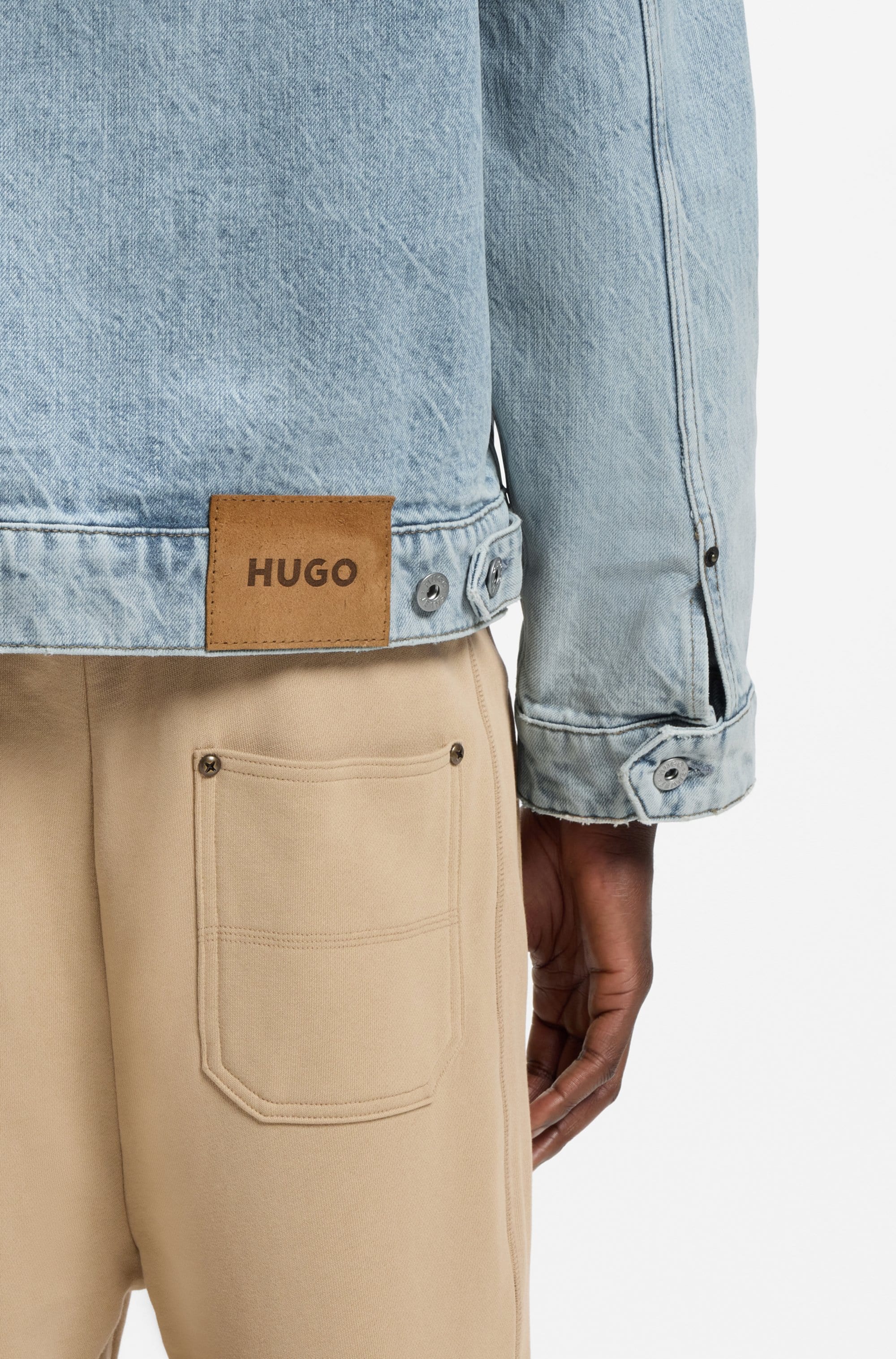 HUGO Veste en jean »Erlo« Col en velours côtelé, coupe décontractée, écusson logo en cuir velours