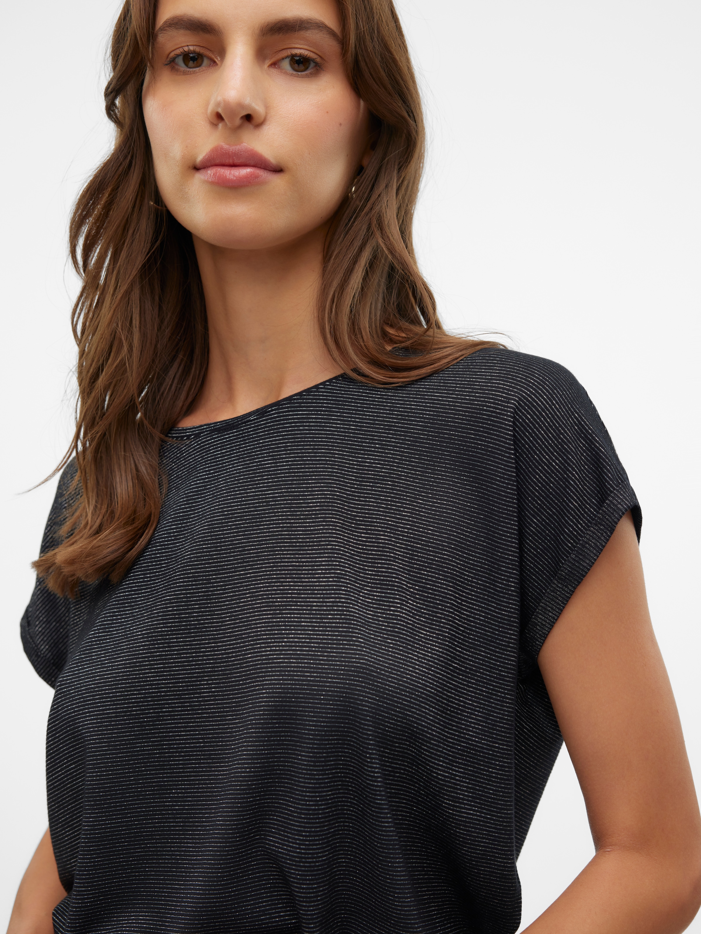 Vero Moda Rundhalsshirt »VMLAVA PLAIN SS TOP LUREX STRIPE« Viskosemischung, loose fit