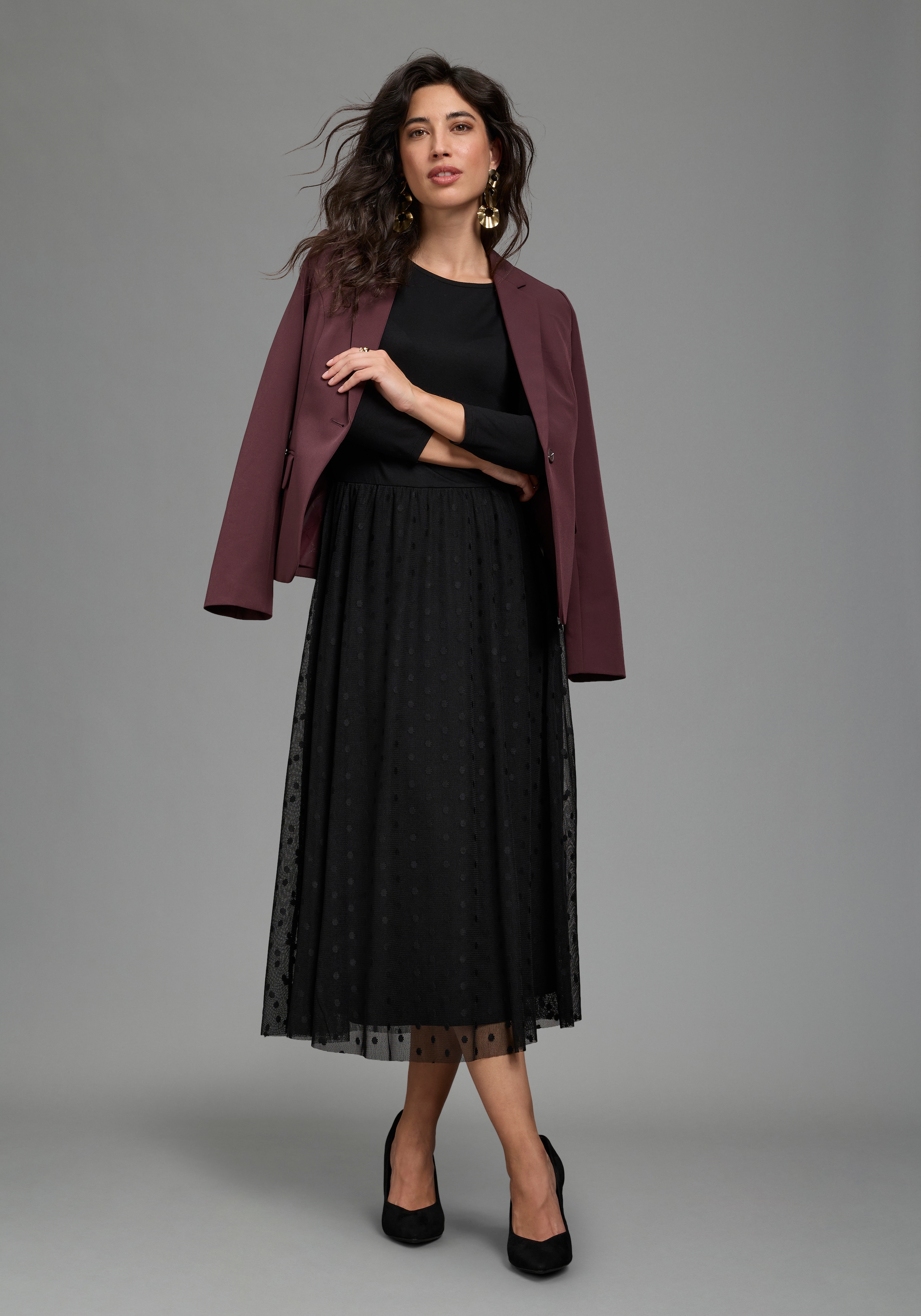 Image of Laura Scott Abendkleid "in Midilänge mit Meshrock in Punkte-Design" figurbetonte Passform, Materialmix, Shirtware in kombination mit Mesh
