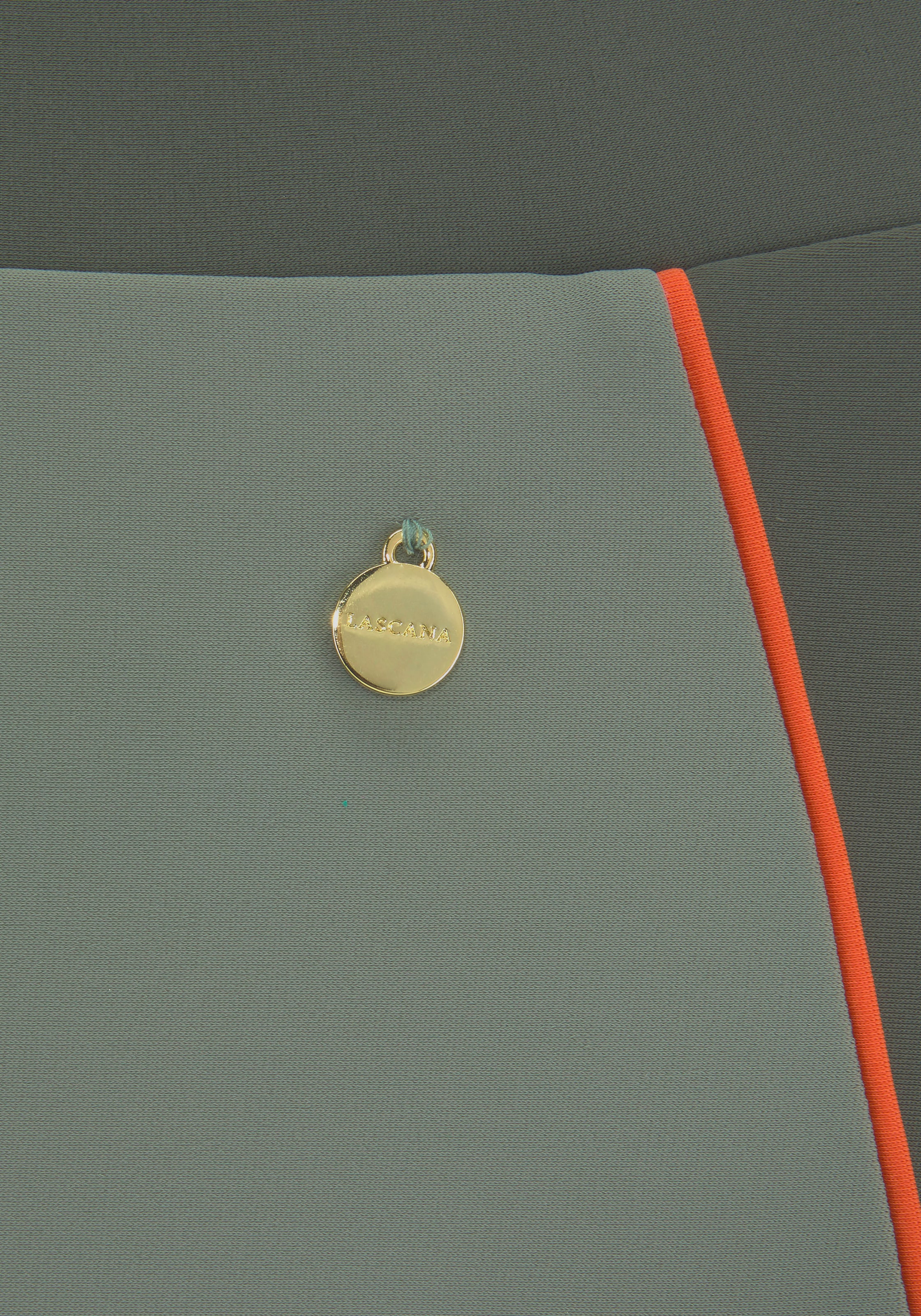 LASCANA Highwaist-Bikini-Hose »Yuna« mit kontrastfarbenen Einsätzen