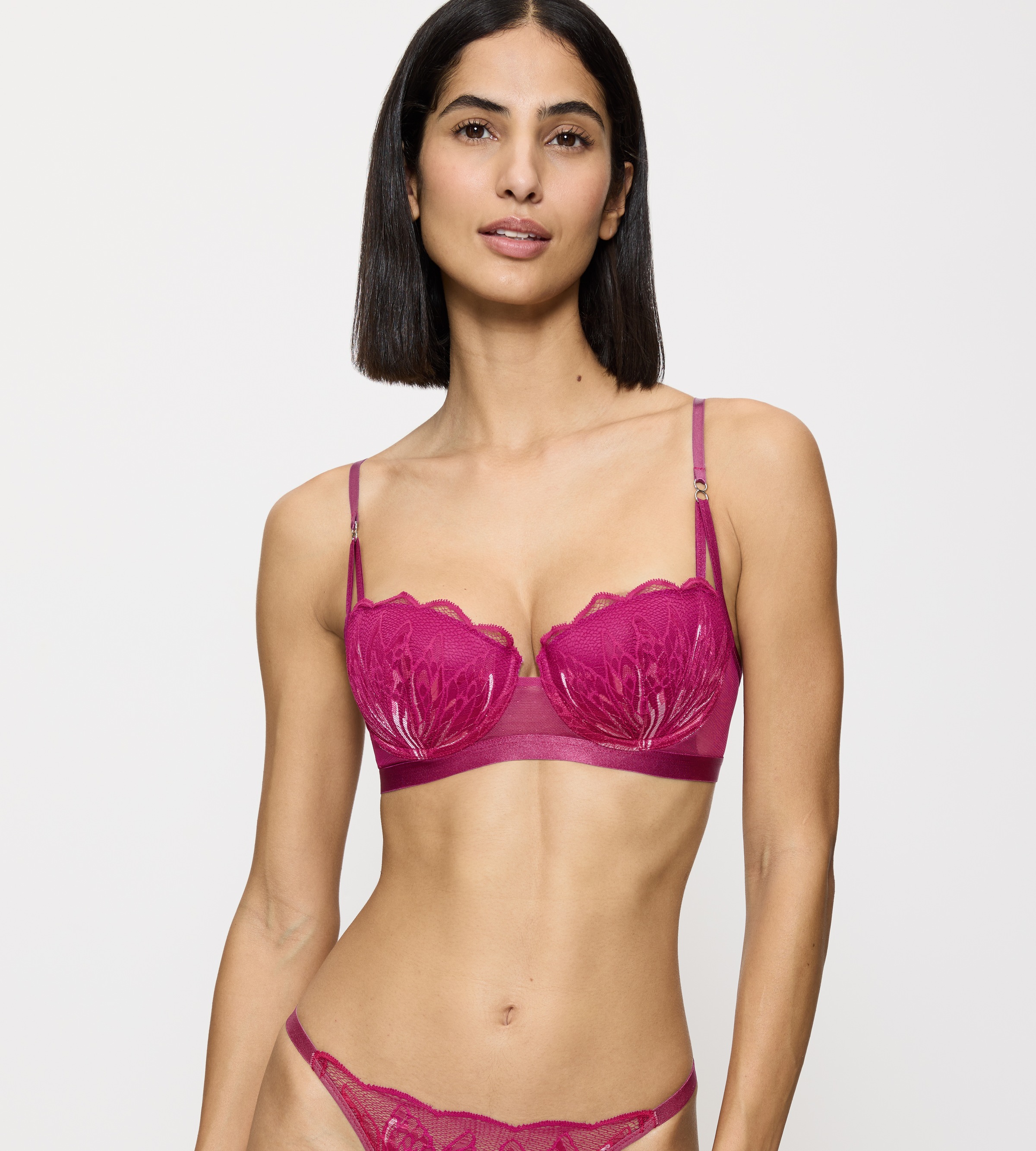 Triumph Halbschalen-BH »Crazy Stupid Love«, Komfort-Bügel, italienische Spitze, Wow-Effekt, Mesh, weich