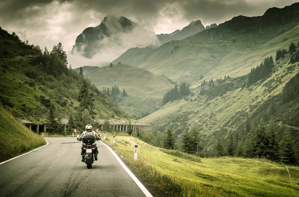 Image of Papermoon Fototapete "Motorrad in Landschaft"