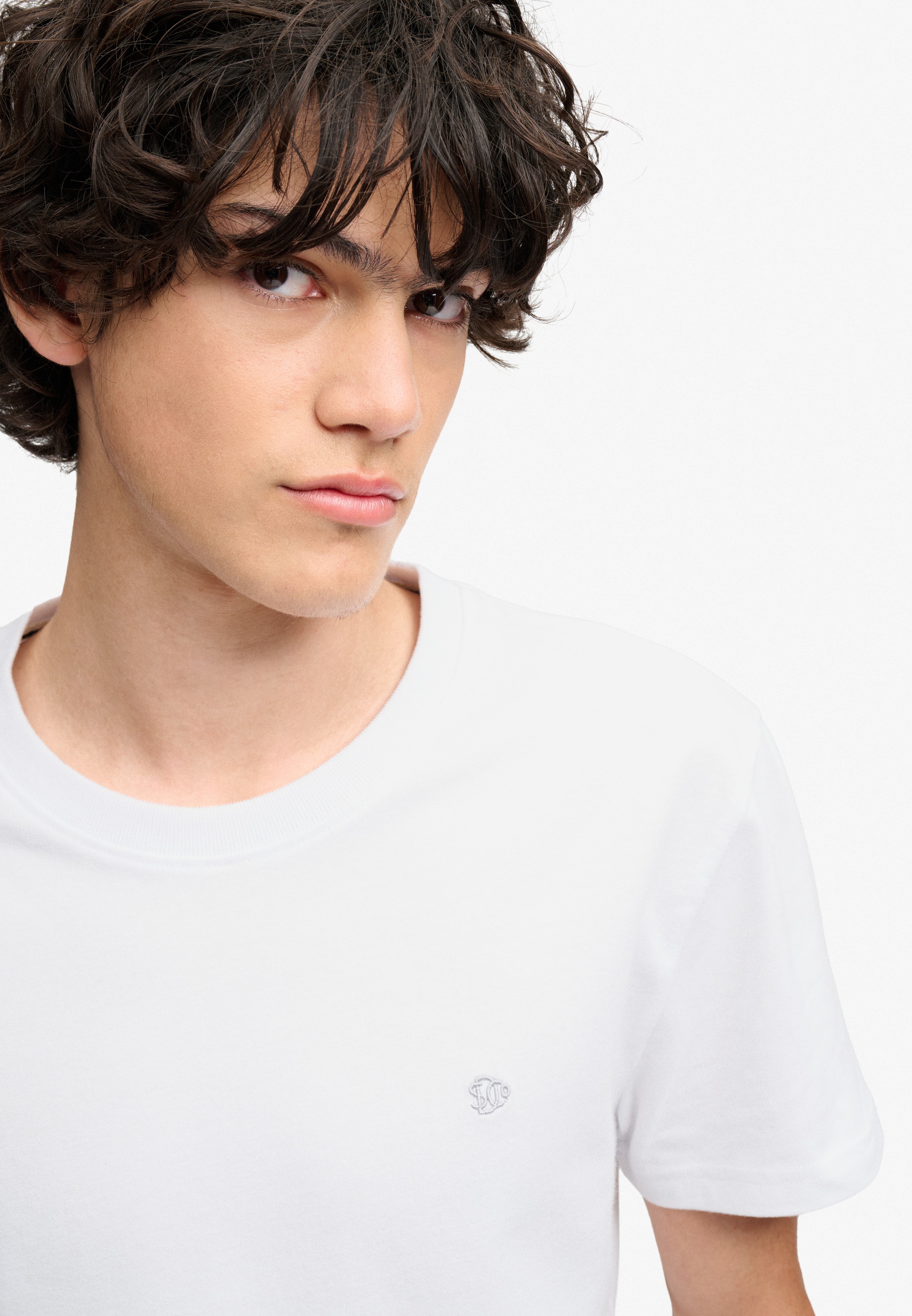 Superdry Shirt à col rond »ESSENTIAL SDCO LOGO EMB TEE« coton, coupe régulière