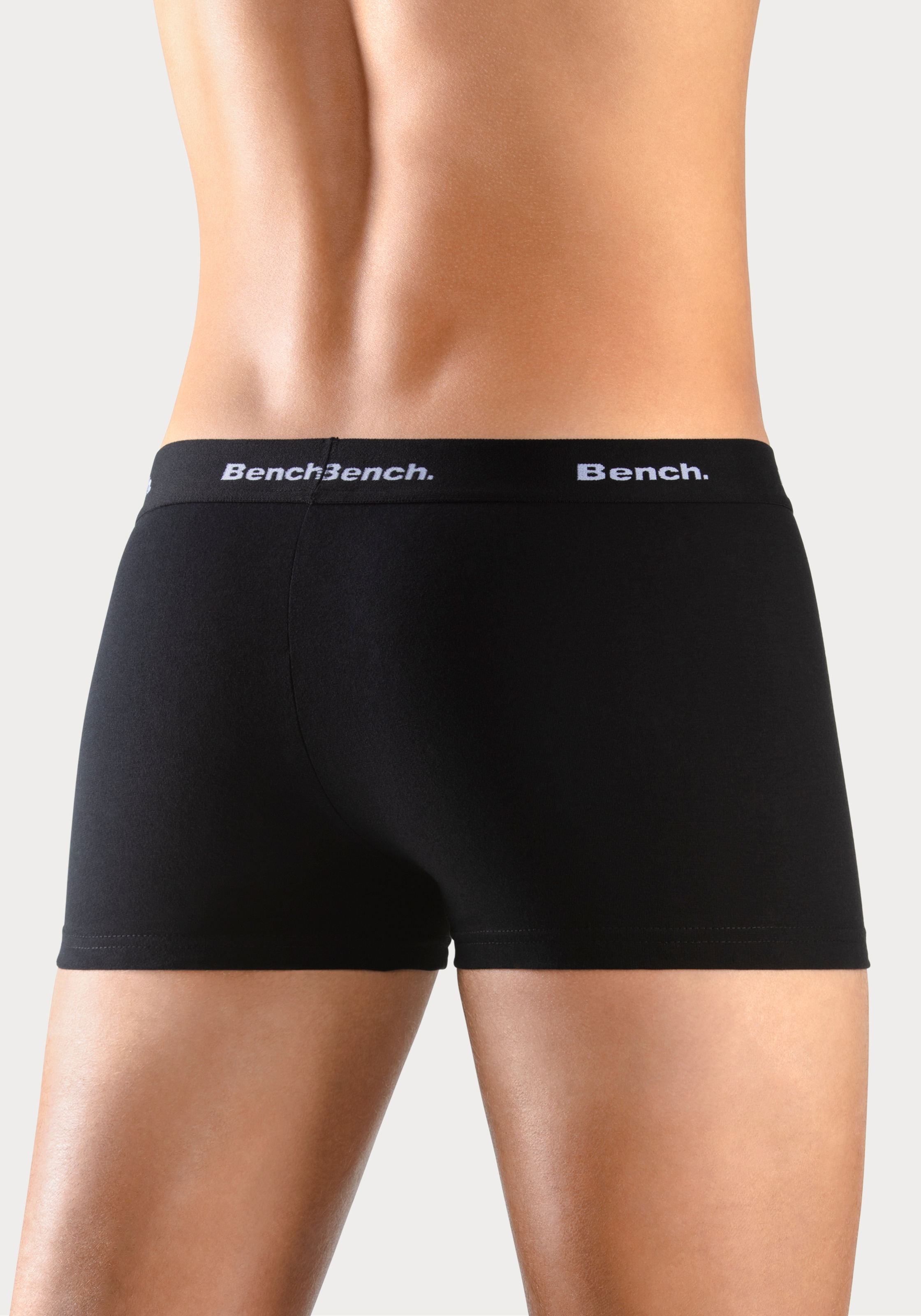 Bench. Boxershorts, (Packung, 4 St.), in Hipster-Form mit kontrastfarbenem Bund