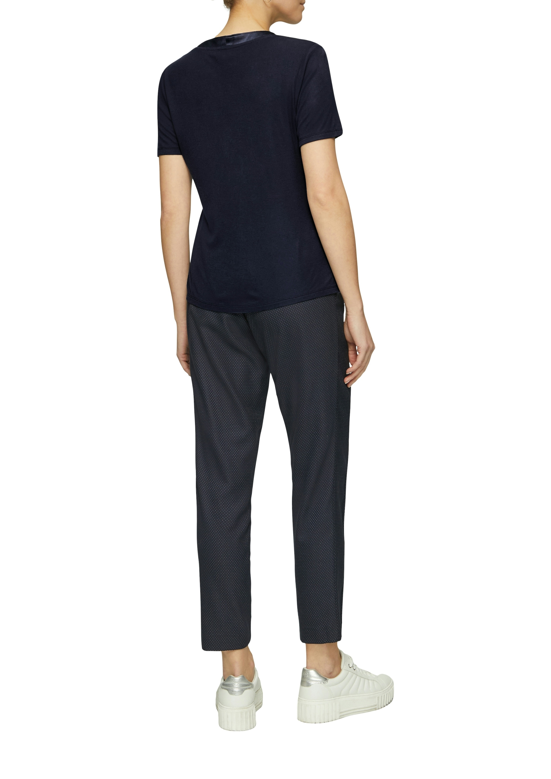 s.Oliver BLACK LABEL T-shirt avec encolure en V satinée