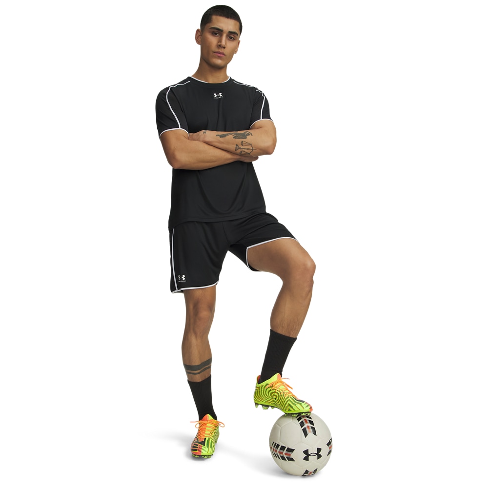 Under Armour® Short d'entraînement »UA M CHALLENGER TRAIN SHORT«  für vielseitige Aktivitäten, leichtes Material, Sportmode-Design