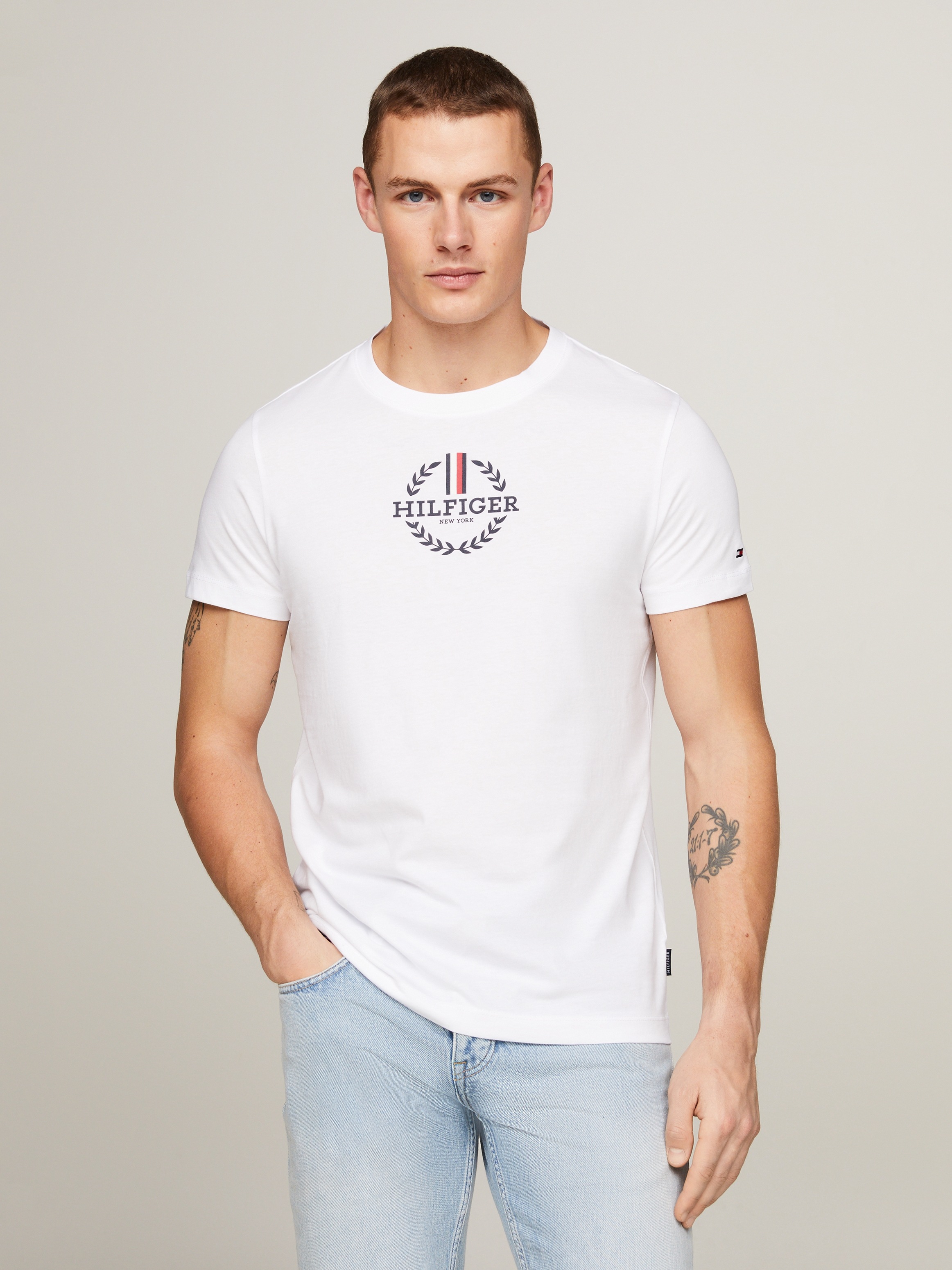 Tommy Hilfiger T-Shirt »GLOBAL STRIPE WREATH TEE«, mit Archive-Wappen-Logo