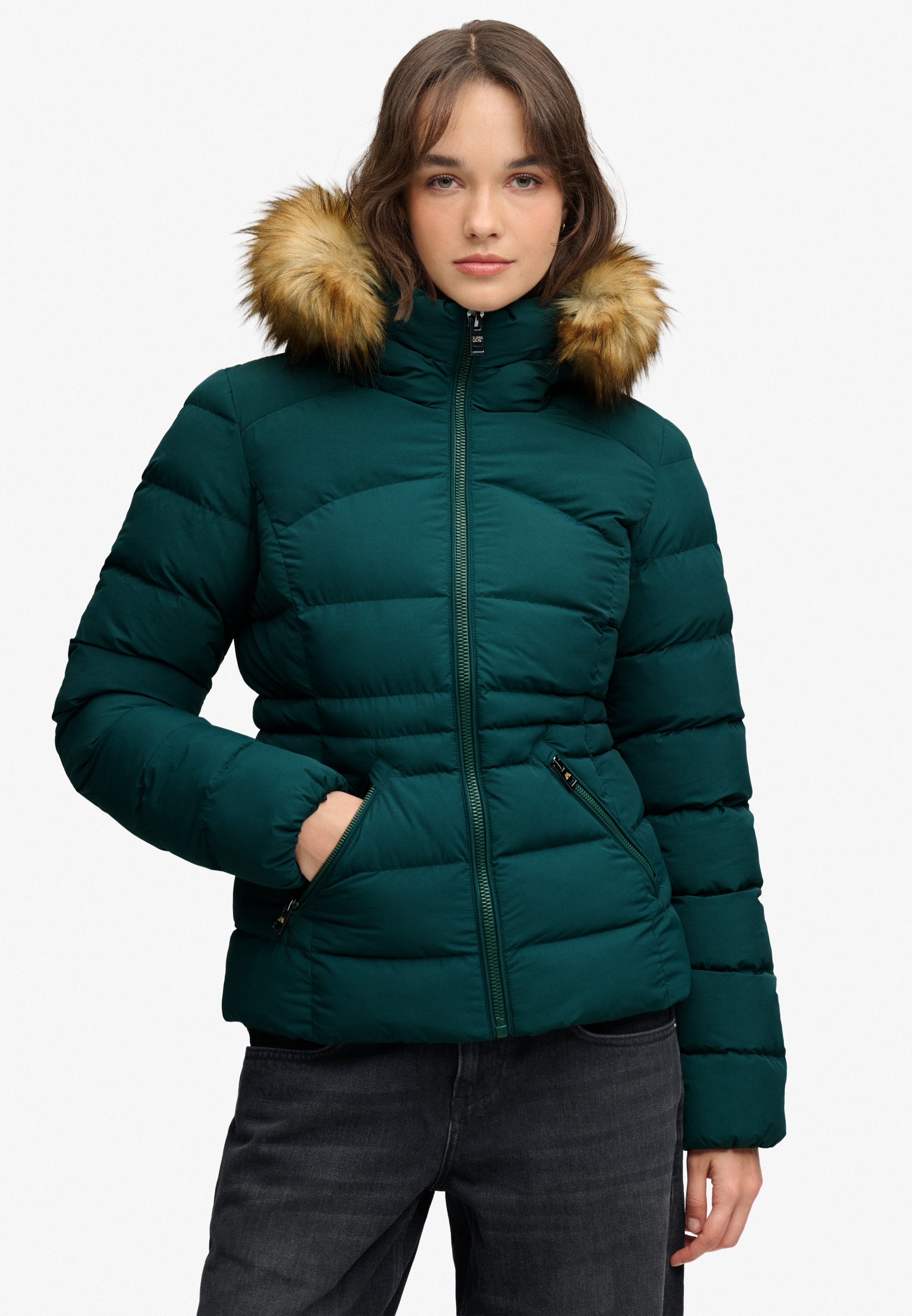 Superdry Veste matelassée »HOOD FAUX FUR FUJI PADDED JKT« avec capuche fibre synthétique, coupe slim