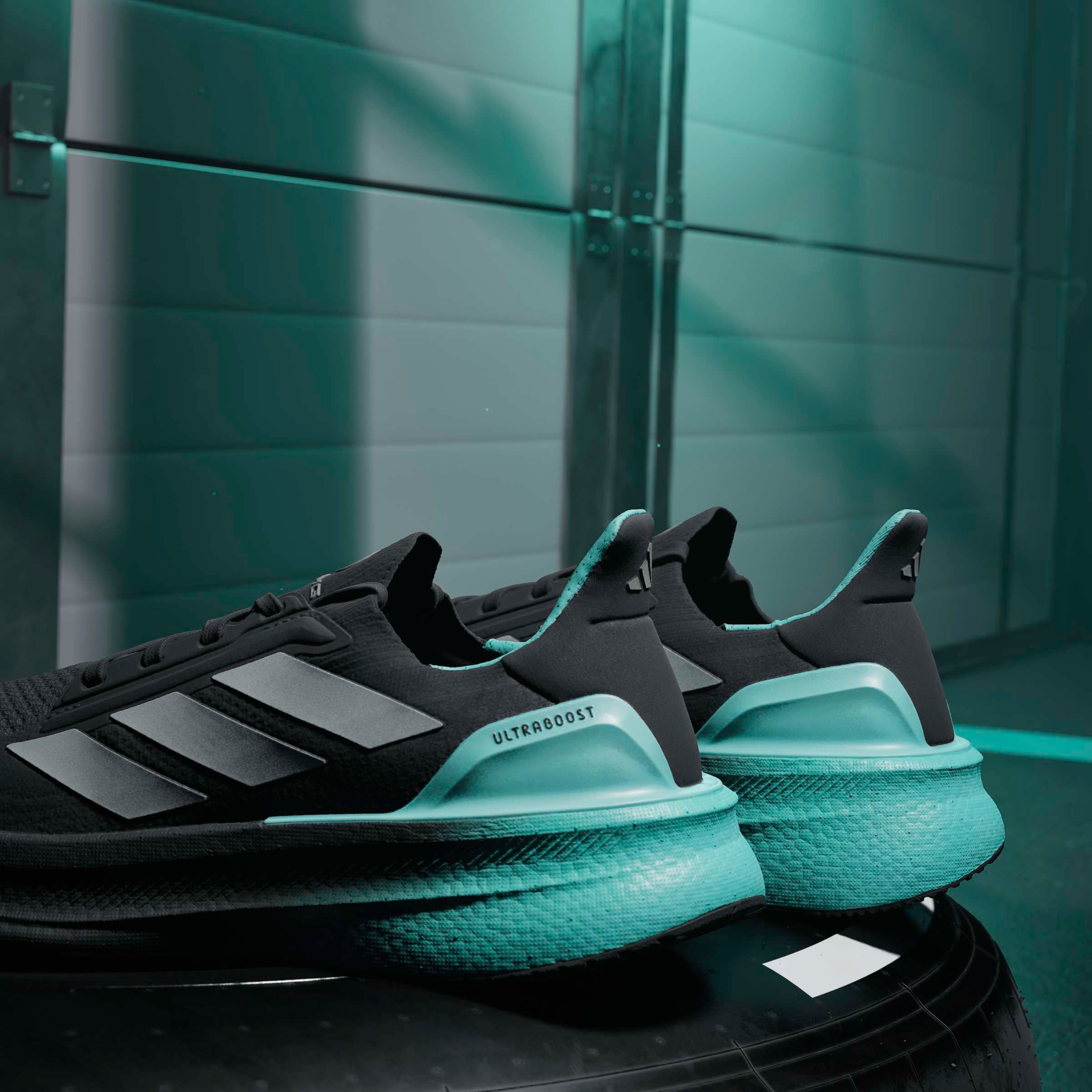 adidas Performance Chaussure de course »ULTRABOOST 5X M MER«  Mercedes AMG Motorsport