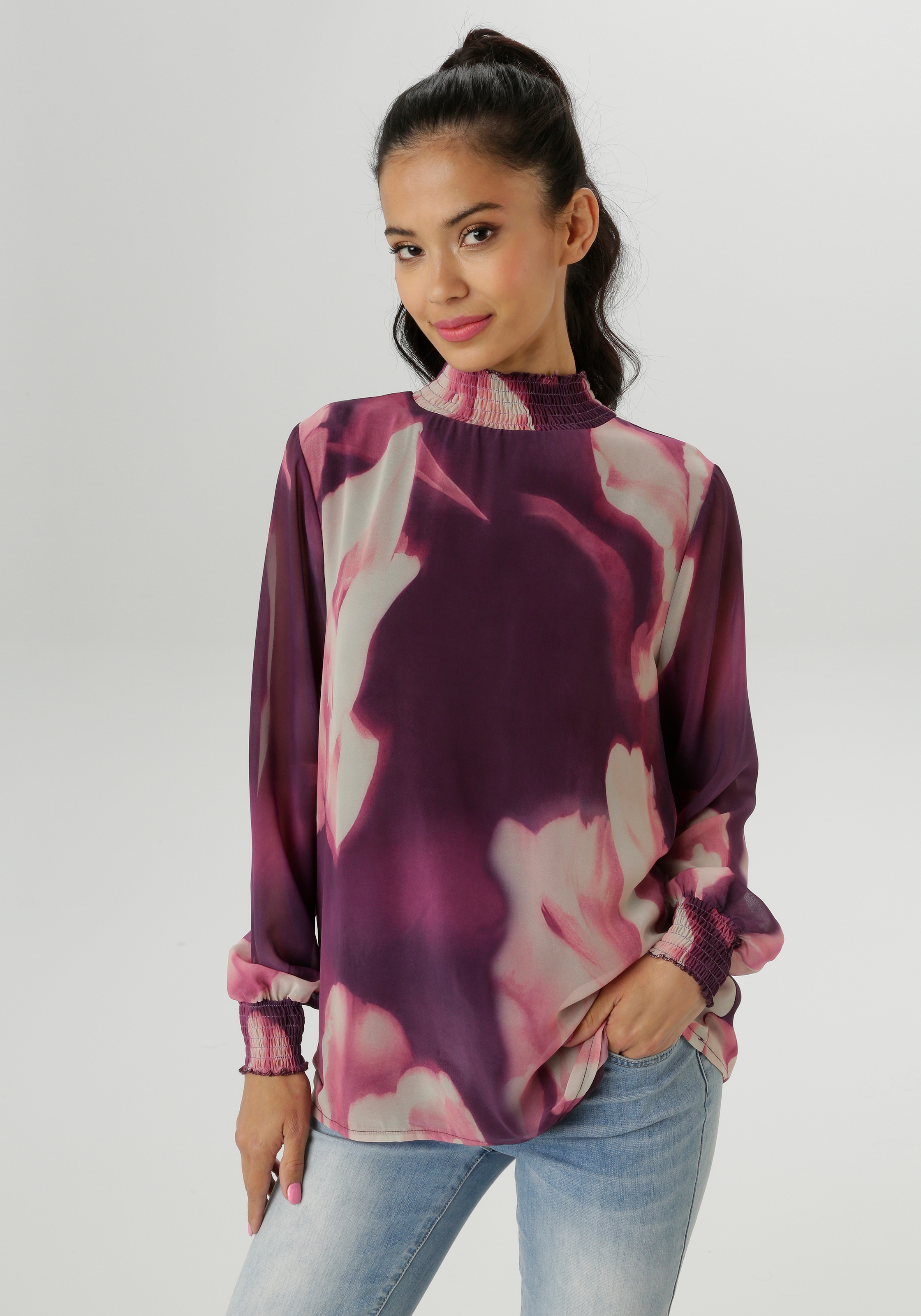 Aniston SELECTED Chiffonbluse, mit modernen, fantasievollen Batik-Blütendruck - NEUE KOLLEKTION